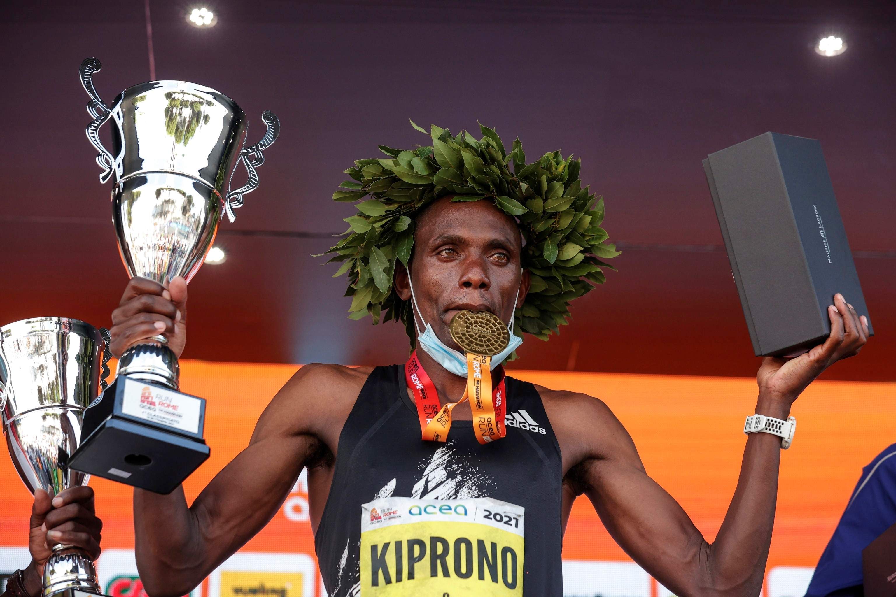 Cerca de 7.500 personas participaron en el Maratón de Roma y, para competir, todos los atletas necesitaron mostrar su pasaporte sanitario, para demostrar que recibieron la vacuna contra el coronavirus, o un test negativo. 