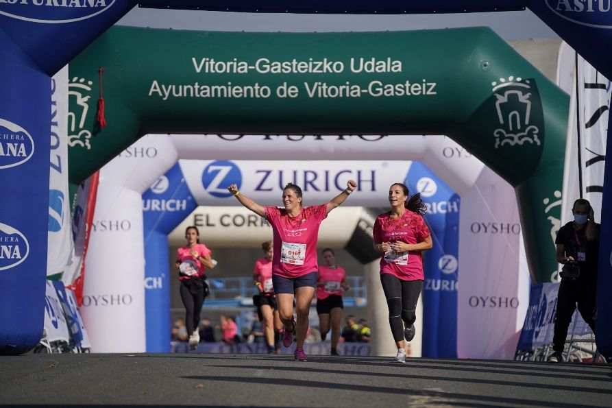 Un año después Vitoria ha vuelto a vibrar con su marea rosa