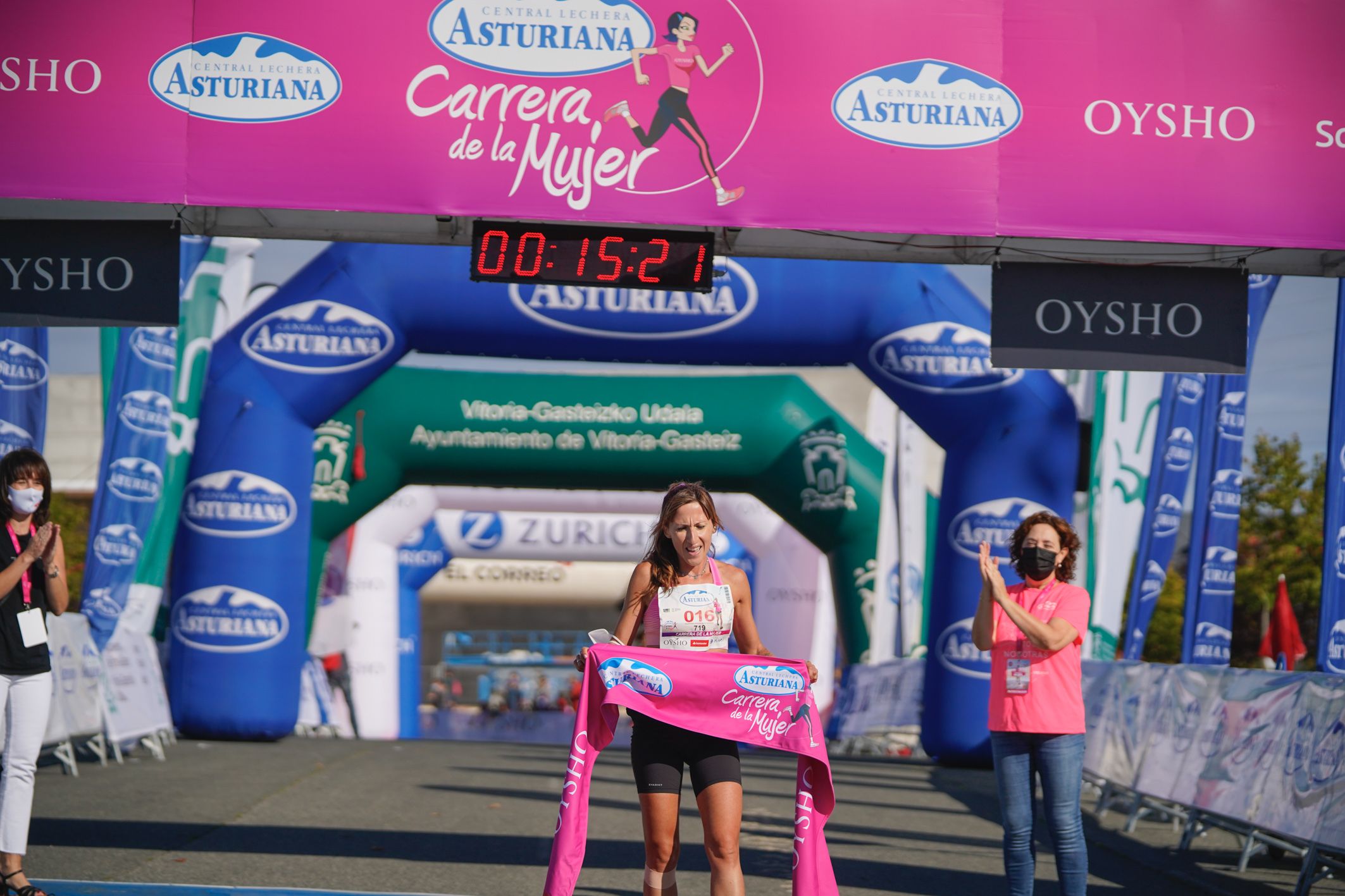 Las mejores fotos de la Carrera de la Mujer de Vitoria-Gasteiz 2021 - LLEGADA 1/2 - 3