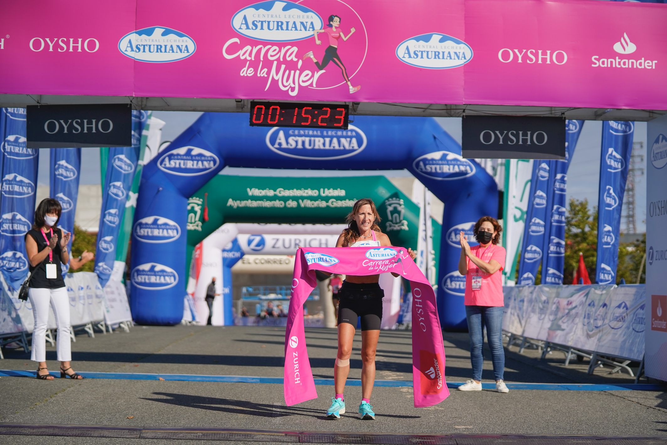 Las mejores fotos de la Carrera de la Mujer de Vitoria-Gasteiz 2021 - LLEGADA 1/2 - 5