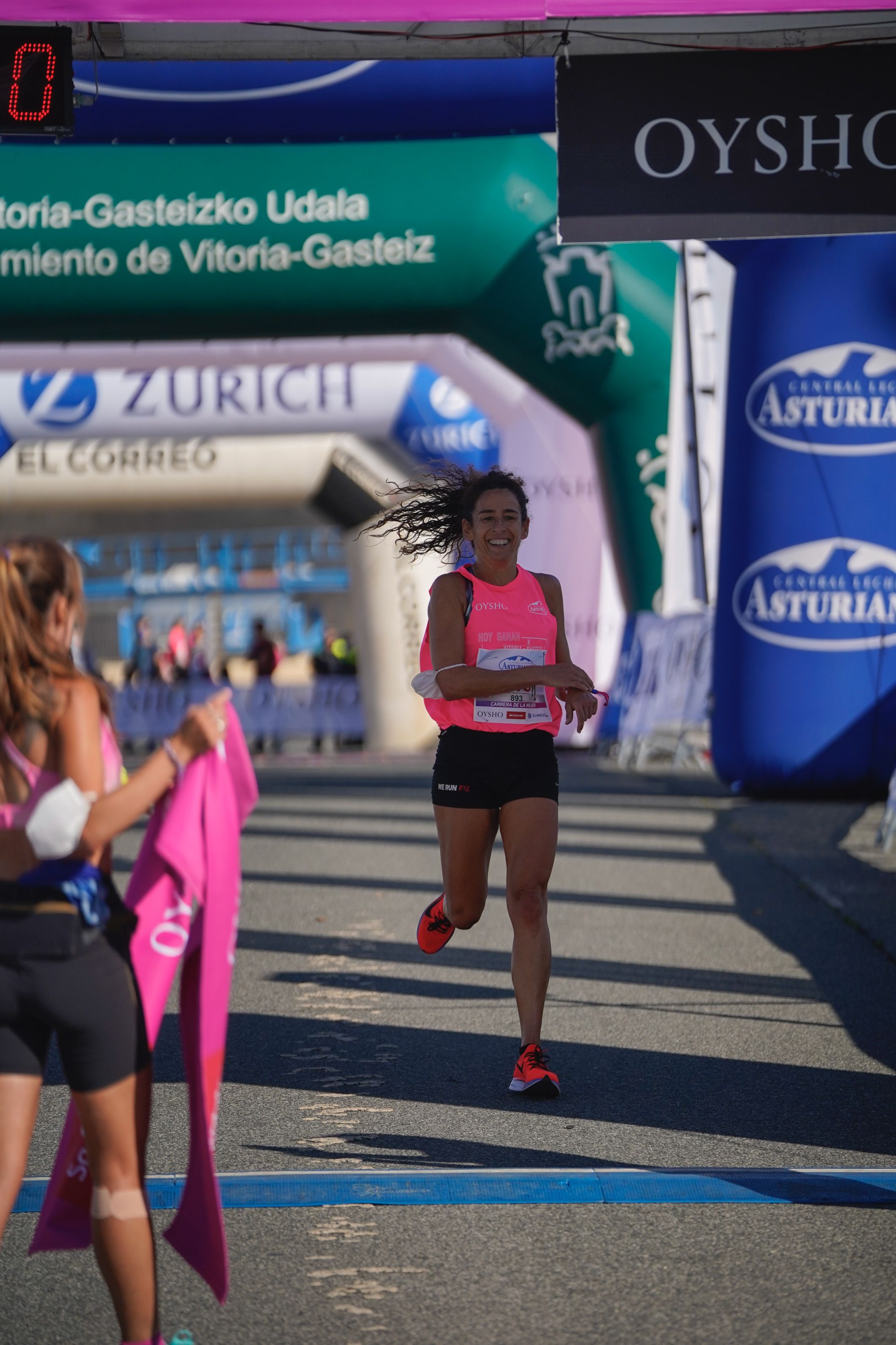 Las mejores fotos de la Carrera de la Mujer de Vitoria-Gasteiz 2021 - LLEGADA 1/2 - 6