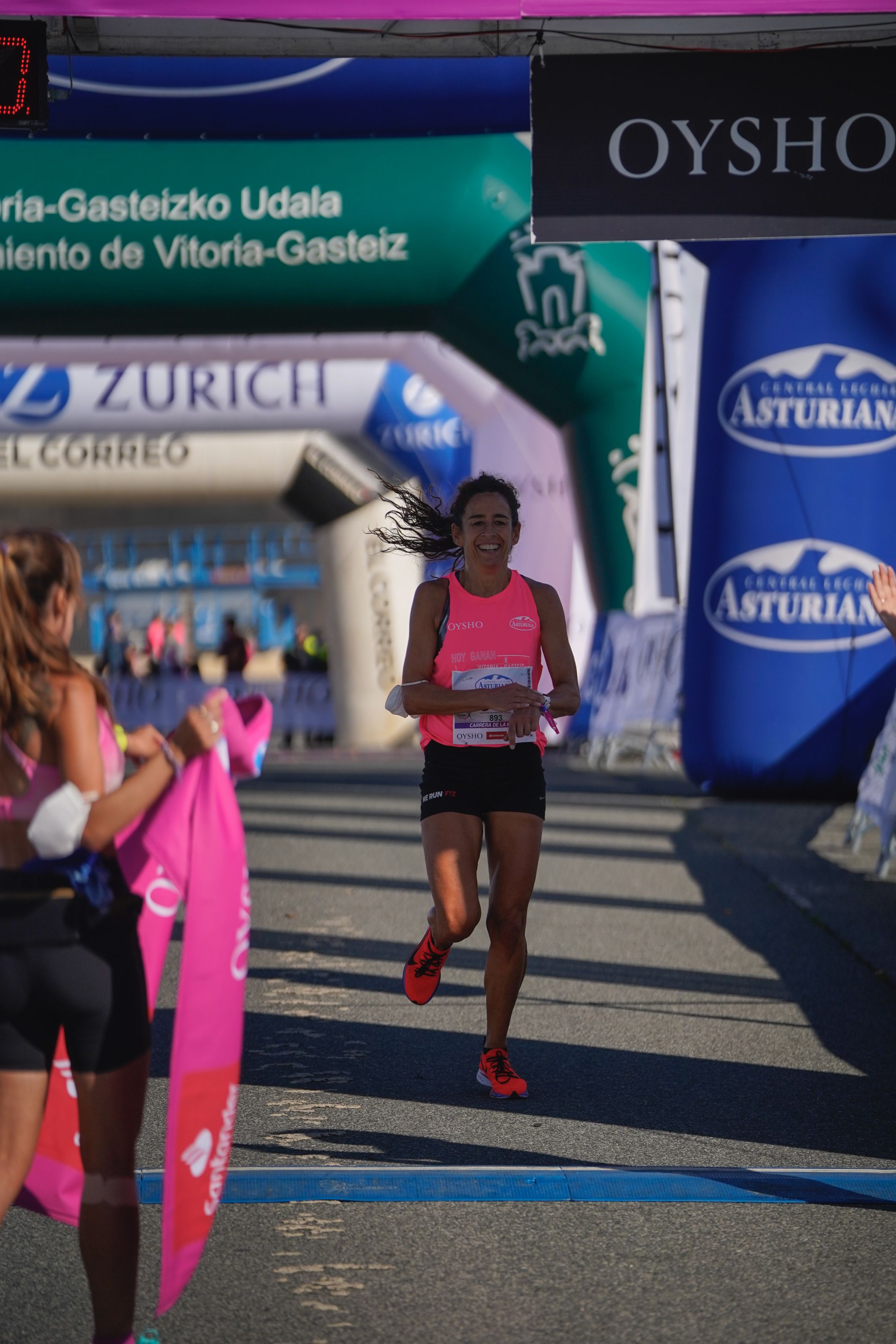 Las mejores fotos de la Carrera de la Mujer de Vitoria-Gasteiz 2021 - LLEGADA 1/2 - 8