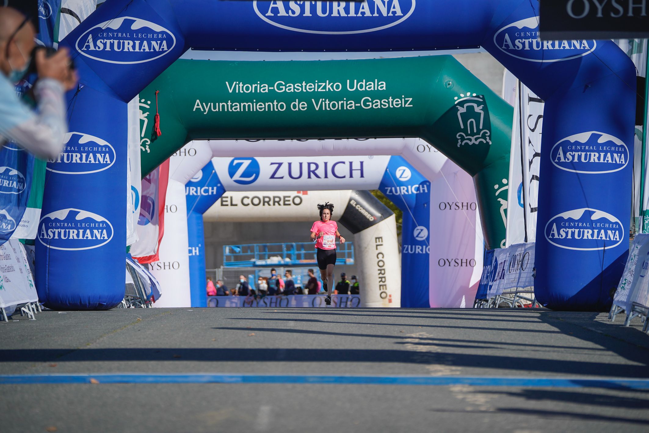 Las mejores fotos de la Carrera de la Mujer de Vitoria-Gasteiz 2021 - LLEGADA 1/2 - 13