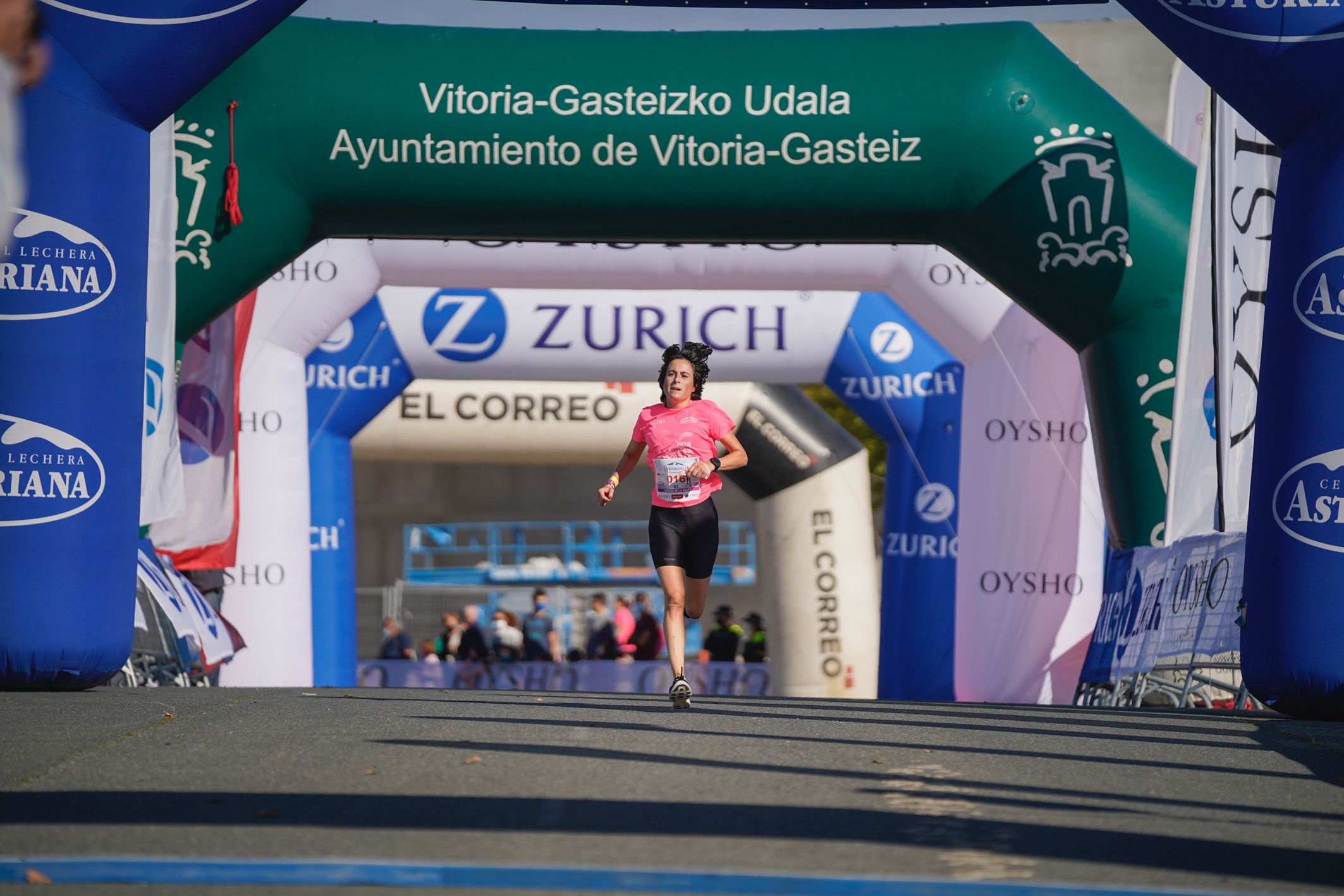 Las mejores fotos de la Carrera de la Mujer de Vitoria-Gasteiz 2021 - LLEGADA 1/2 - 16