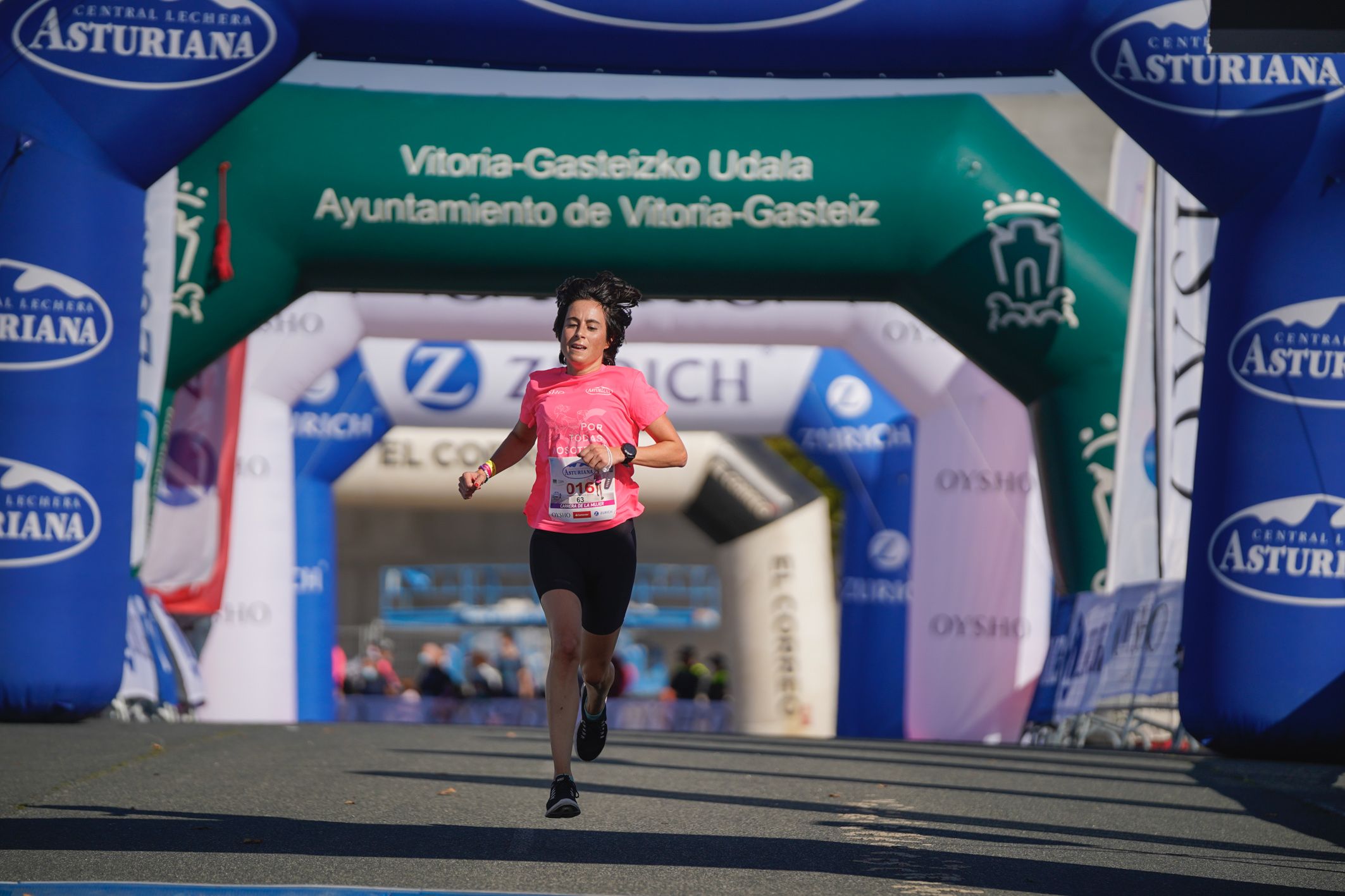 Las mejores fotos de la Carrera de la Mujer de Vitoria-Gasteiz 2021 - LLEGADA 1/2 - 20