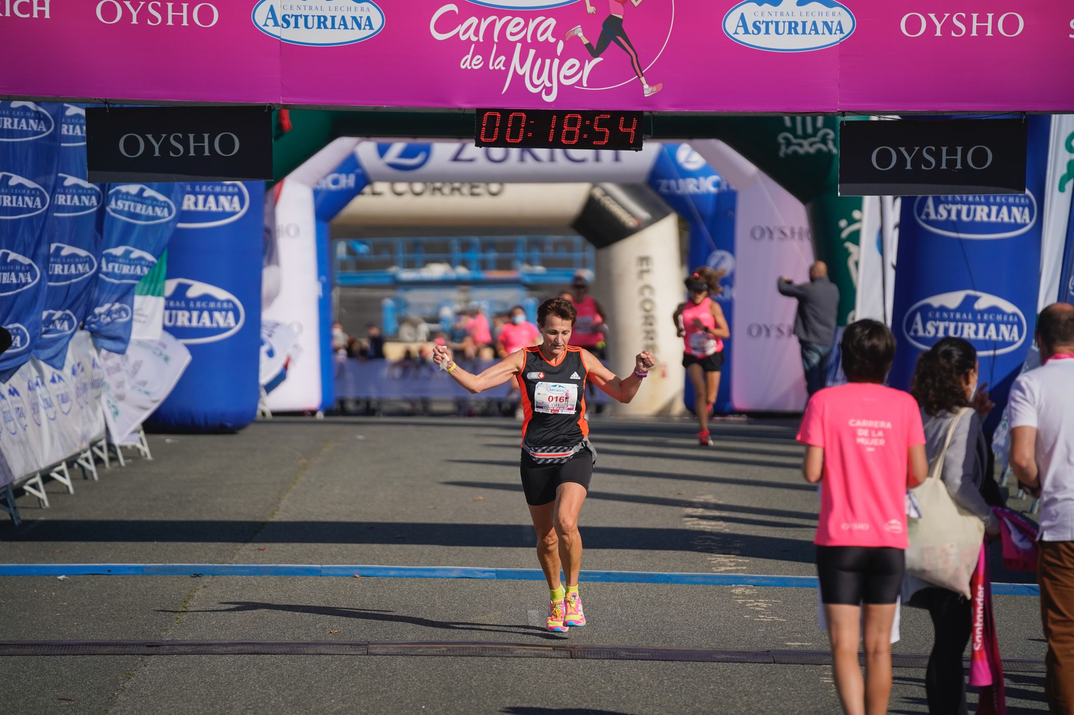 Las mejores fotos de la Carrera de la Mujer de Vitoria-Gasteiz 2021 - LLEGADA 1/2 - 31