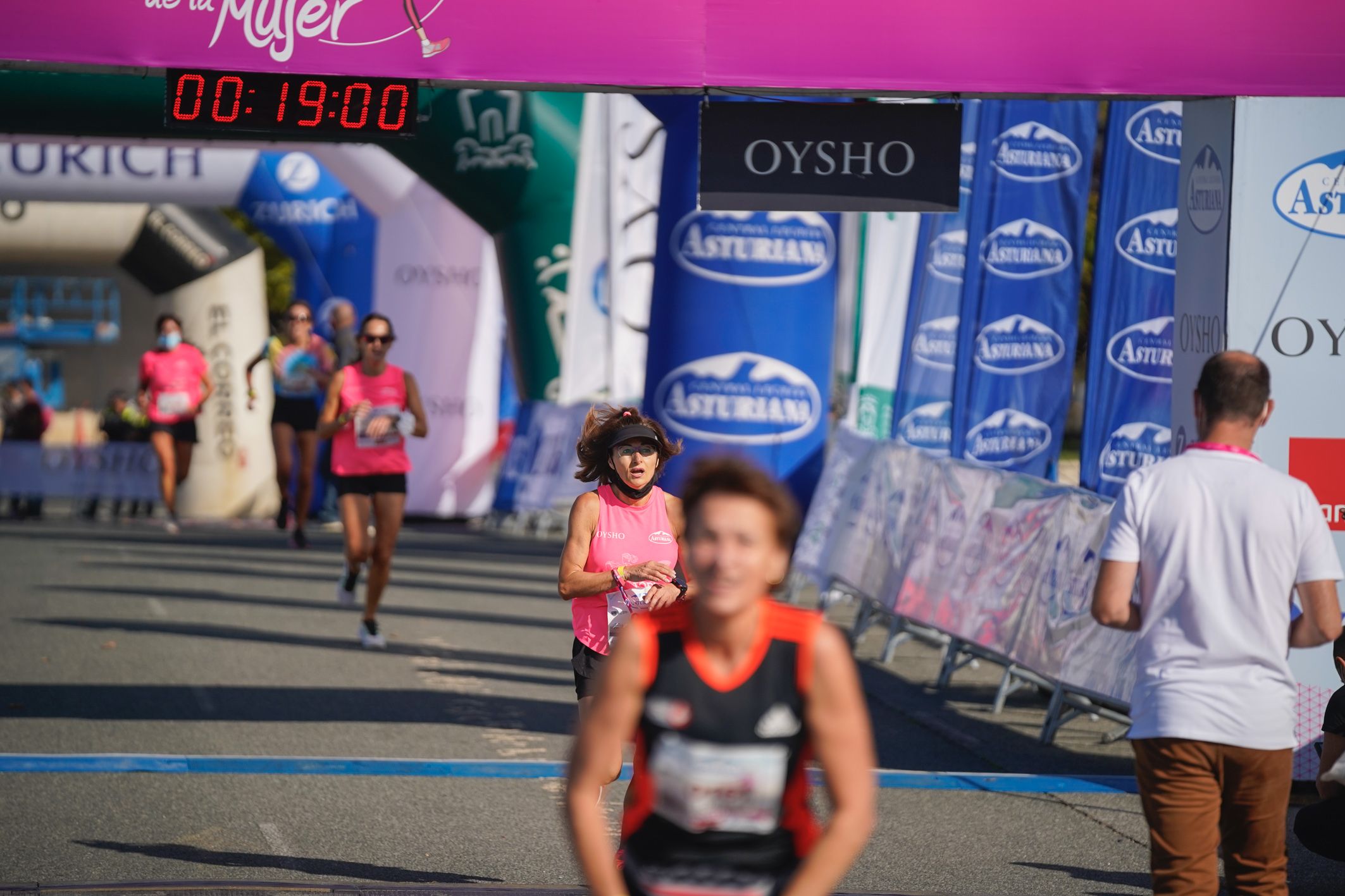 Las mejores fotos de la Carrera de la Mujer de Vitoria-Gasteiz 2021 - LLEGADA 1/2 - 34