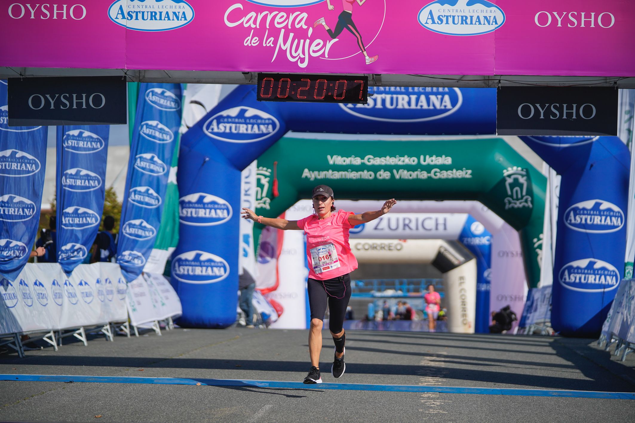Las mejores fotos de la Carrera de la Mujer de Vitoria-Gasteiz 2021 - LLEGADA 1/2 - 42