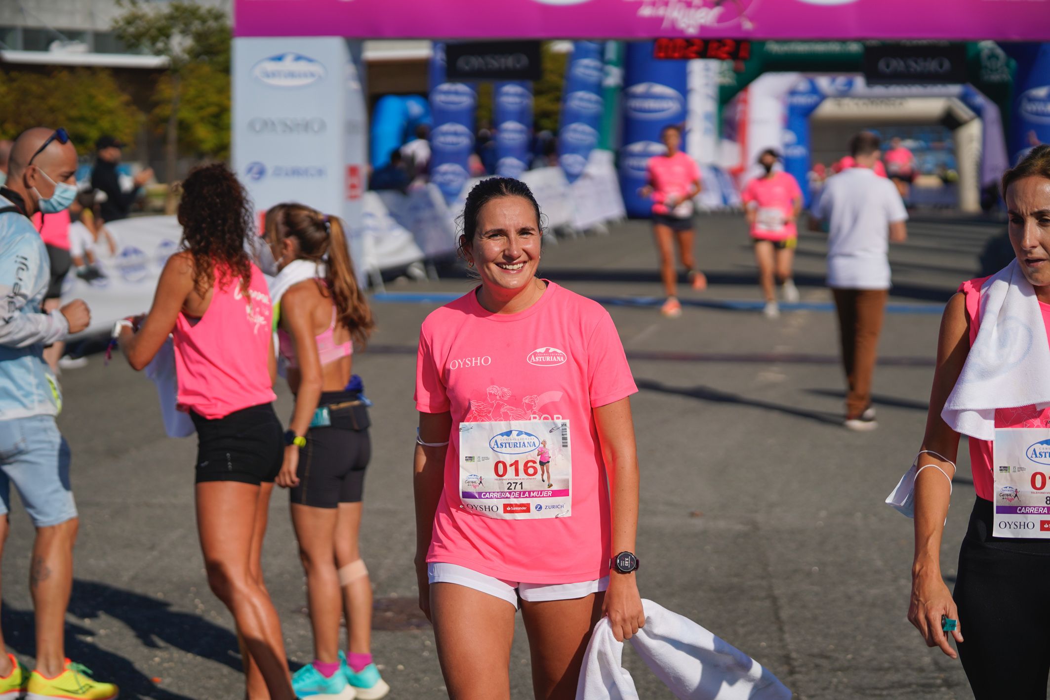 Las mejores fotos de la Carrera de la Mujer de Vitoria-Gasteiz 2021 - LLEGADA 1/2 - 45