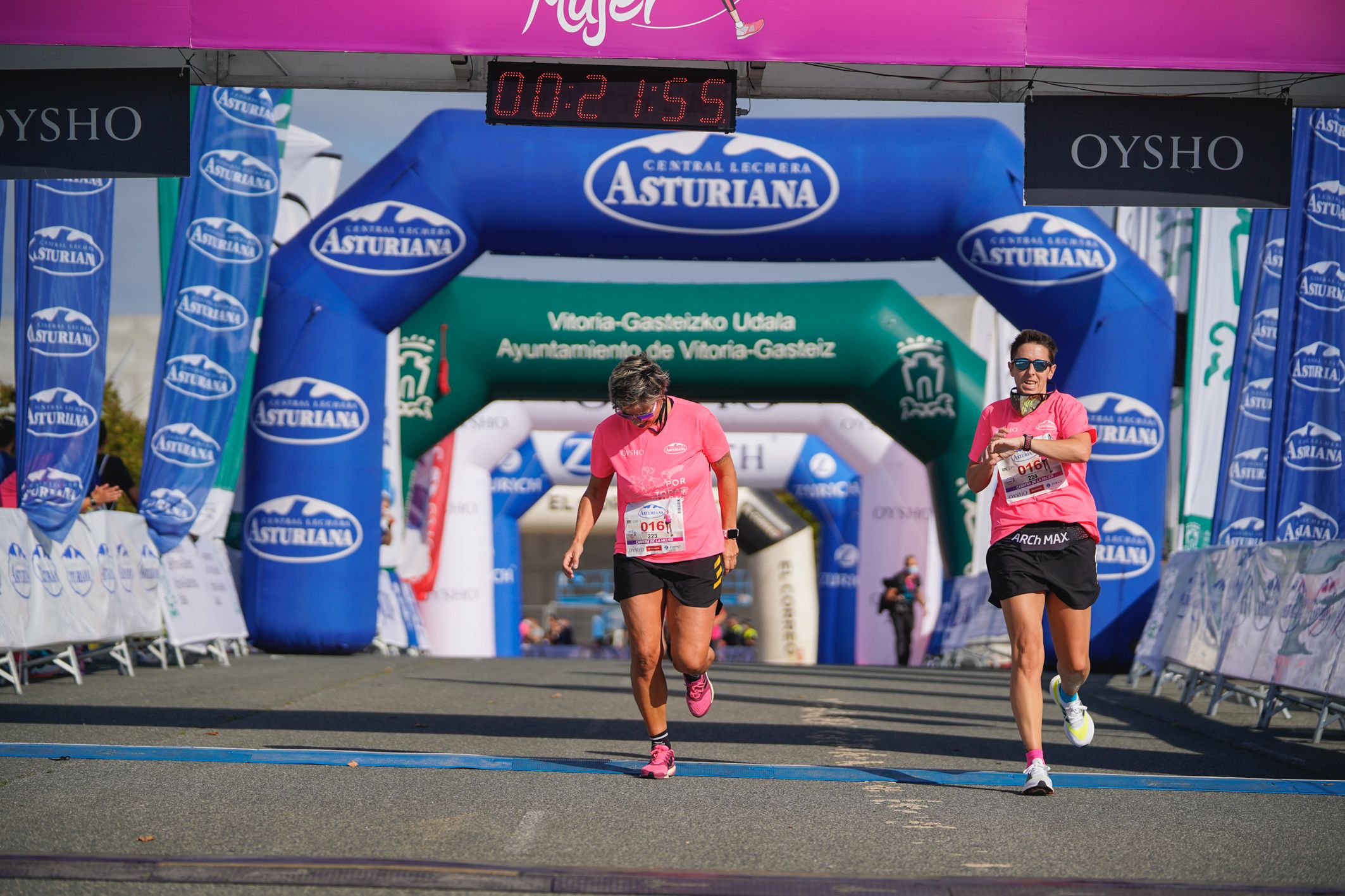 Las mejores fotos de la Carrera de la Mujer de Vitoria-Gasteiz 2021 - LLEGADA 1/2 - 50