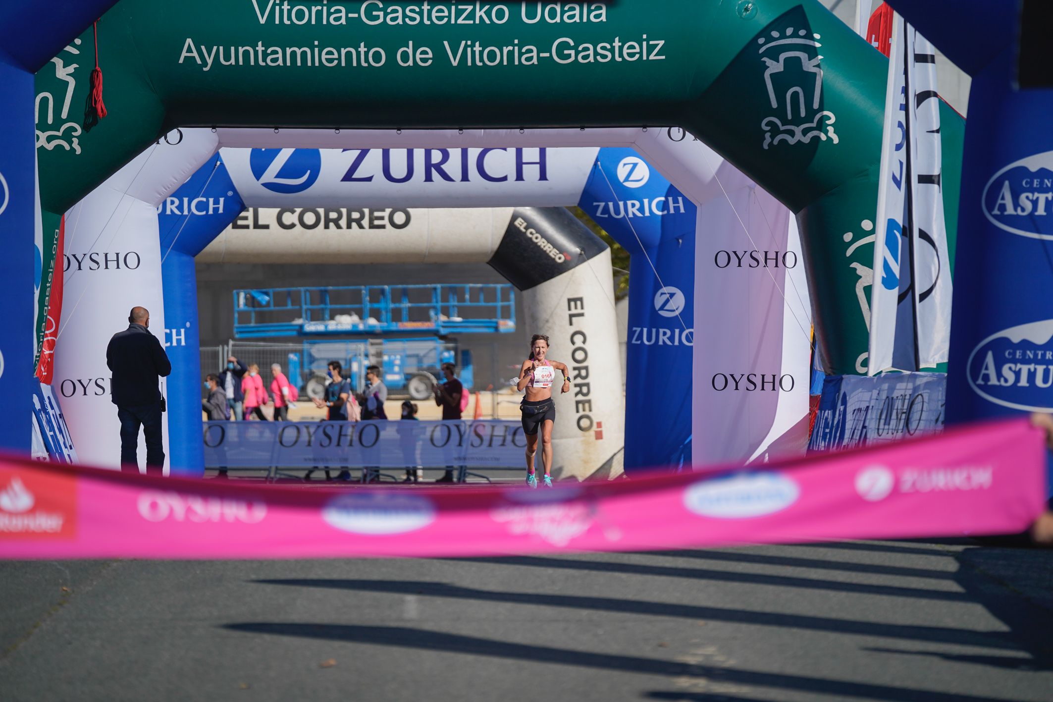 Las mejores fotos de la Carrera de la Mujer de Vitoria-Gasteiz 2021 - LLEGADA 1/2 - 57