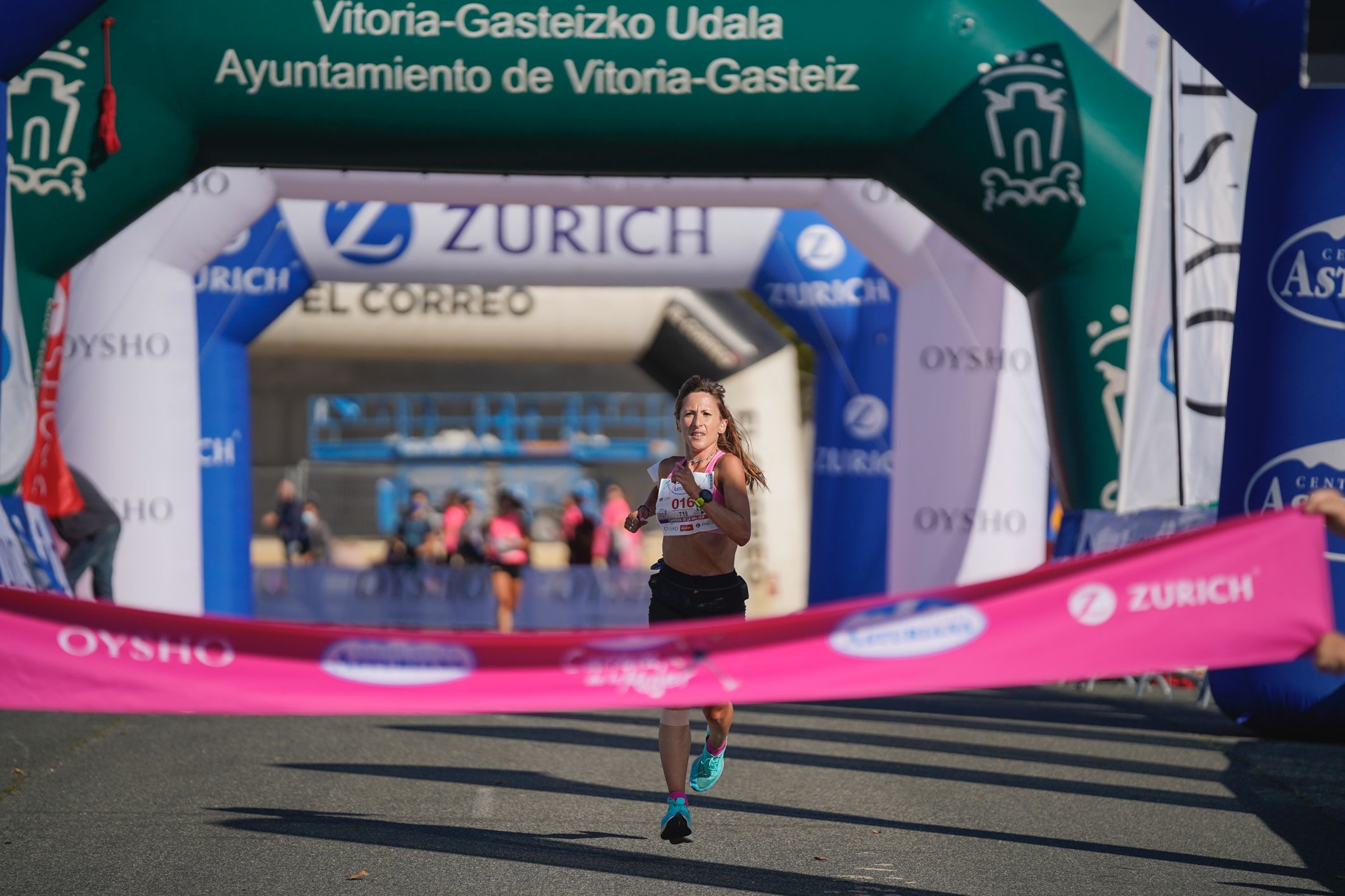 Las mejores fotos de la Carrera de la Mujer de Vitoria-Gasteiz 2021 - LLEGADA 1/2 - 59