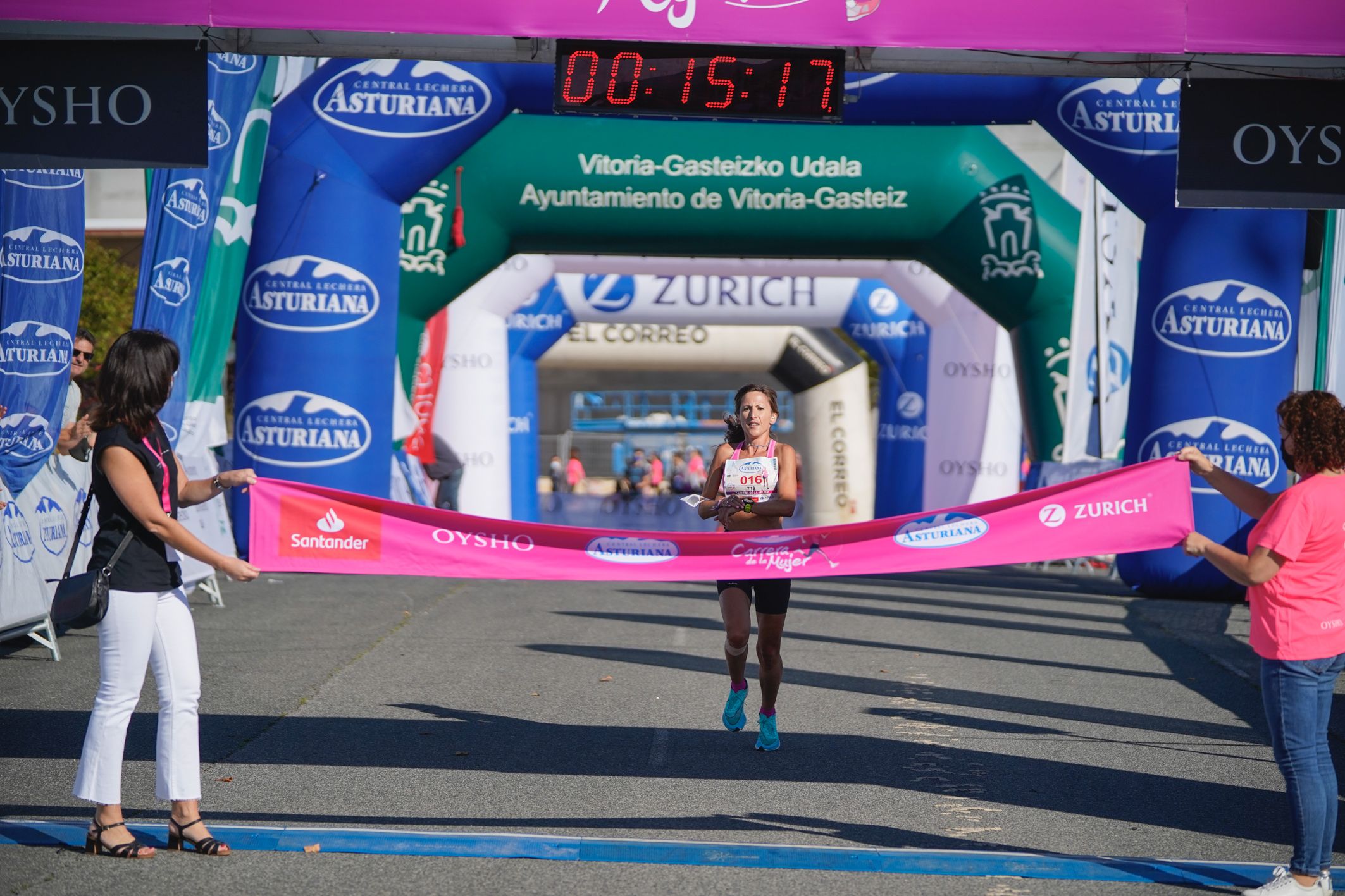 Las mejores fotos de la Carrera de la Mujer de Vitoria-Gasteiz 2021 - LLEGADA 1/2 - 60