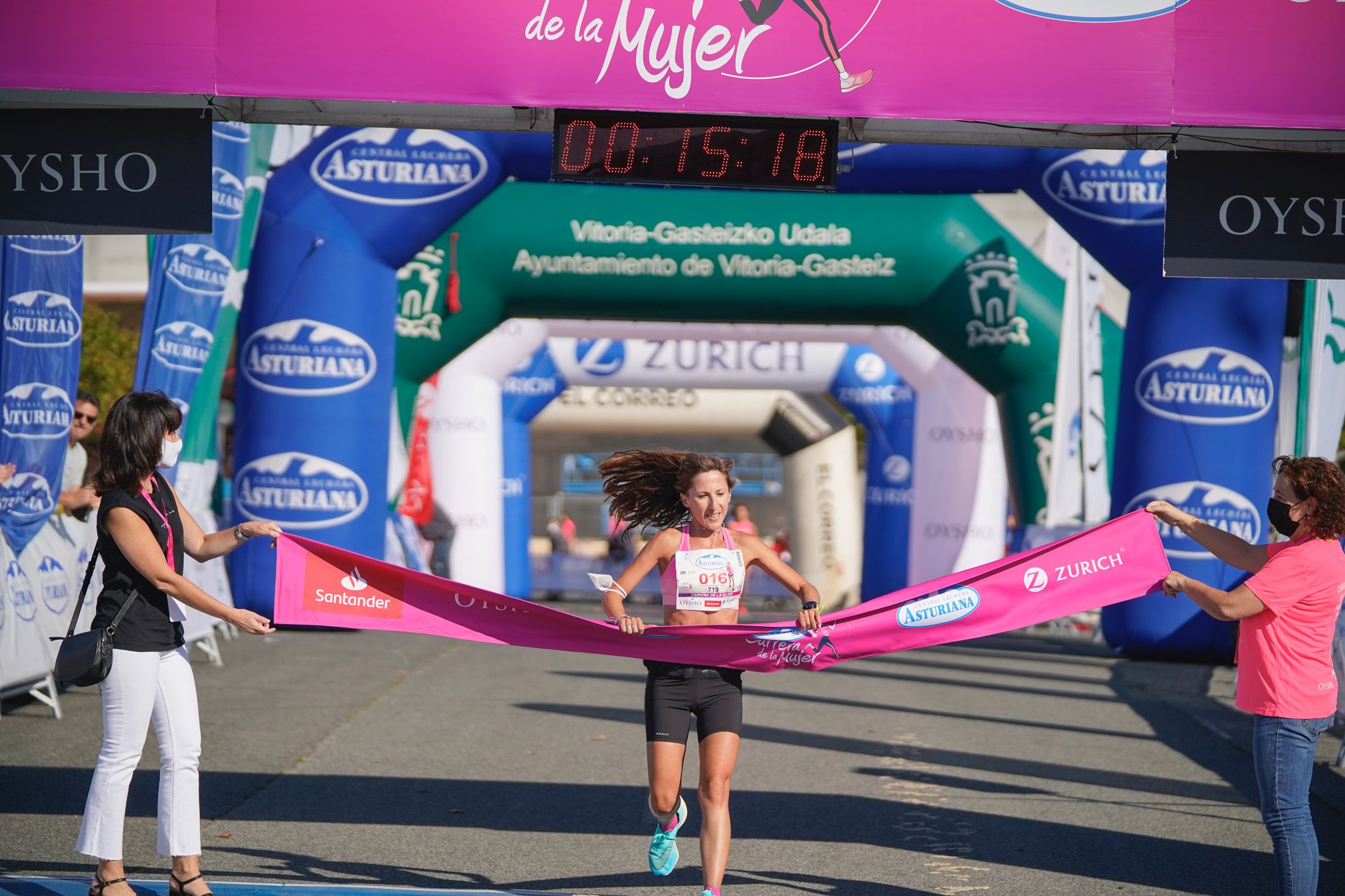 Las mejores fotos de la Carrera de la Mujer de Vitoria-Gasteiz 2021 - LLEGADA 1/2 - 61