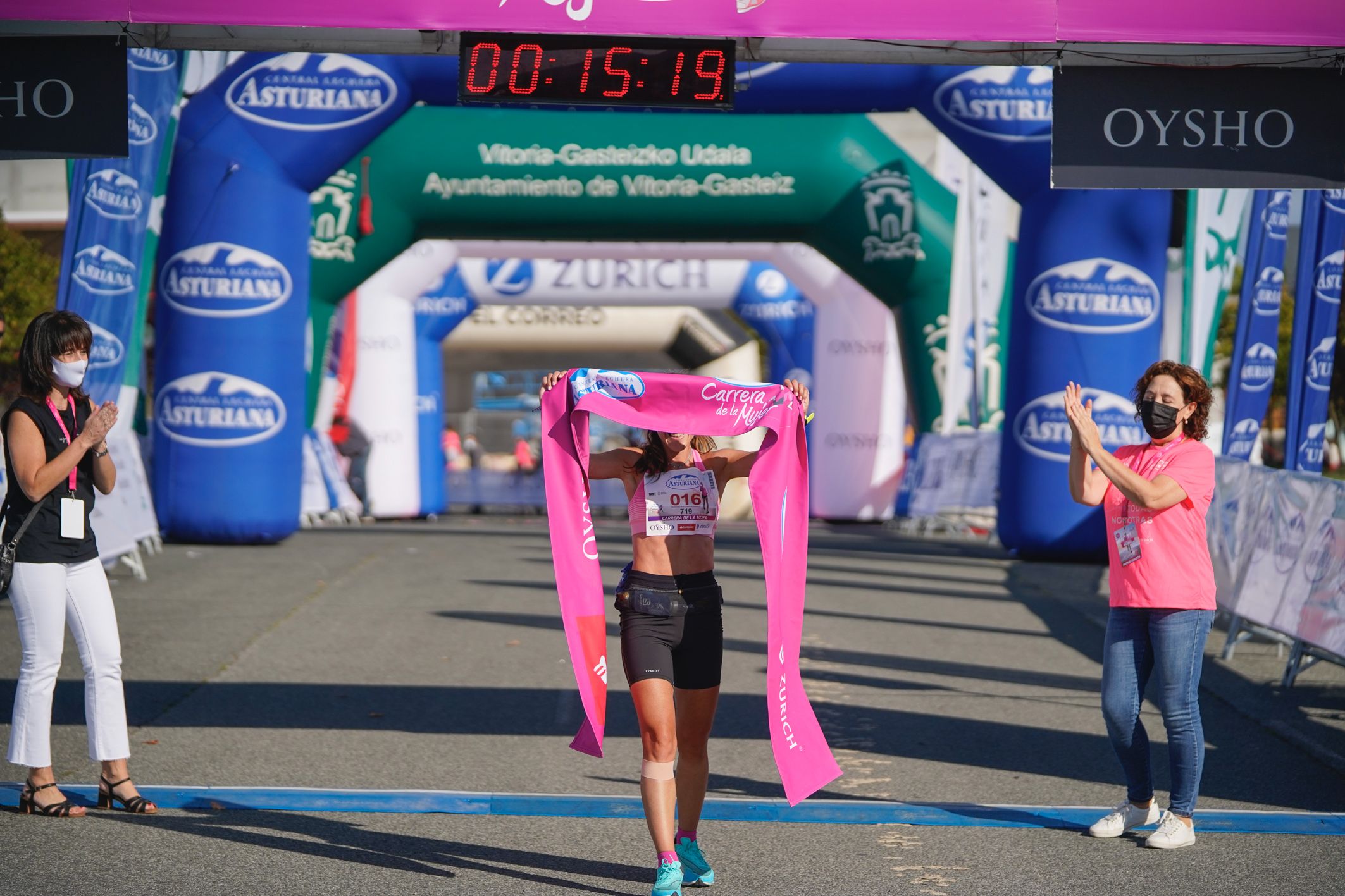 Las mejores fotos de la Carrera de la Mujer de Vitoria-Gasteiz 2021 - LLEGADA 1/2 - 66