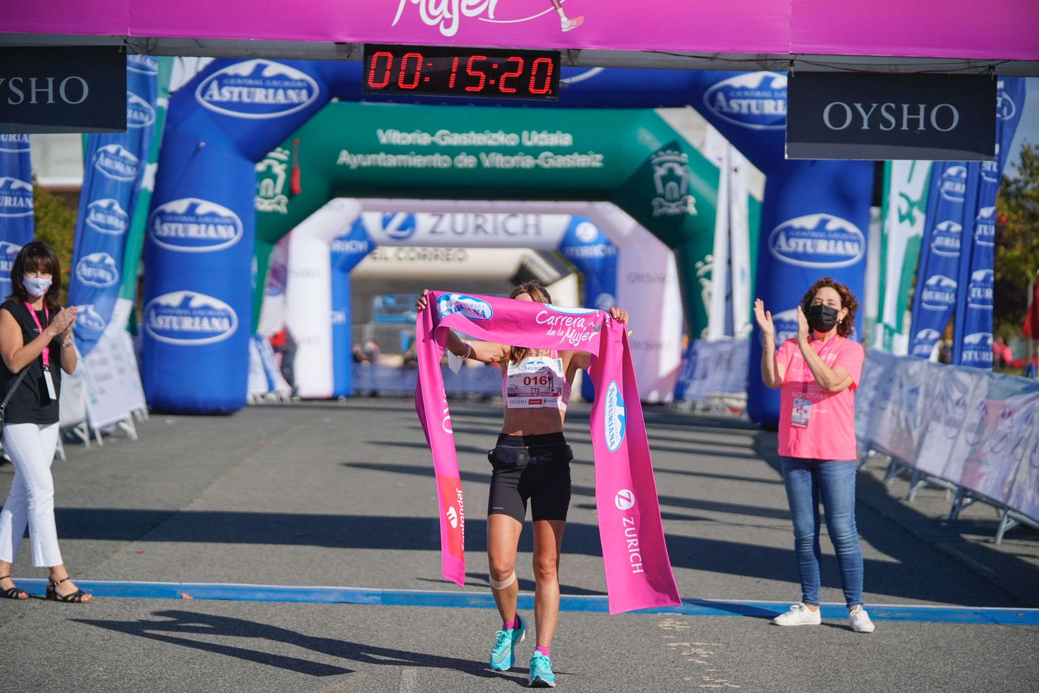 Las mejores fotos de la Carrera de la Mujer de Vitoria-Gasteiz 2021 - LLEGADA 1/2 - 67