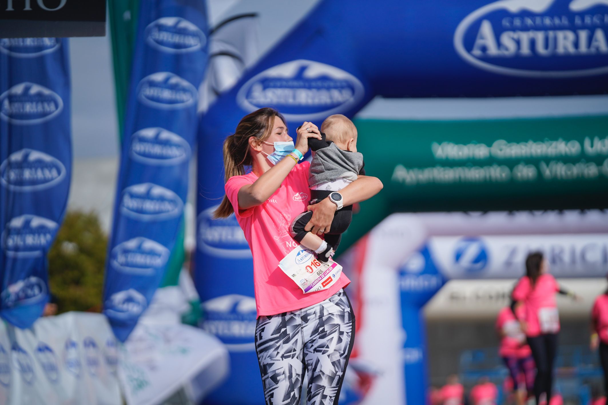 Las mejores fotos de la Carrera de la Mujer de Vitoria-Gasteiz 2021 - LLEGADA 1/2 - 77