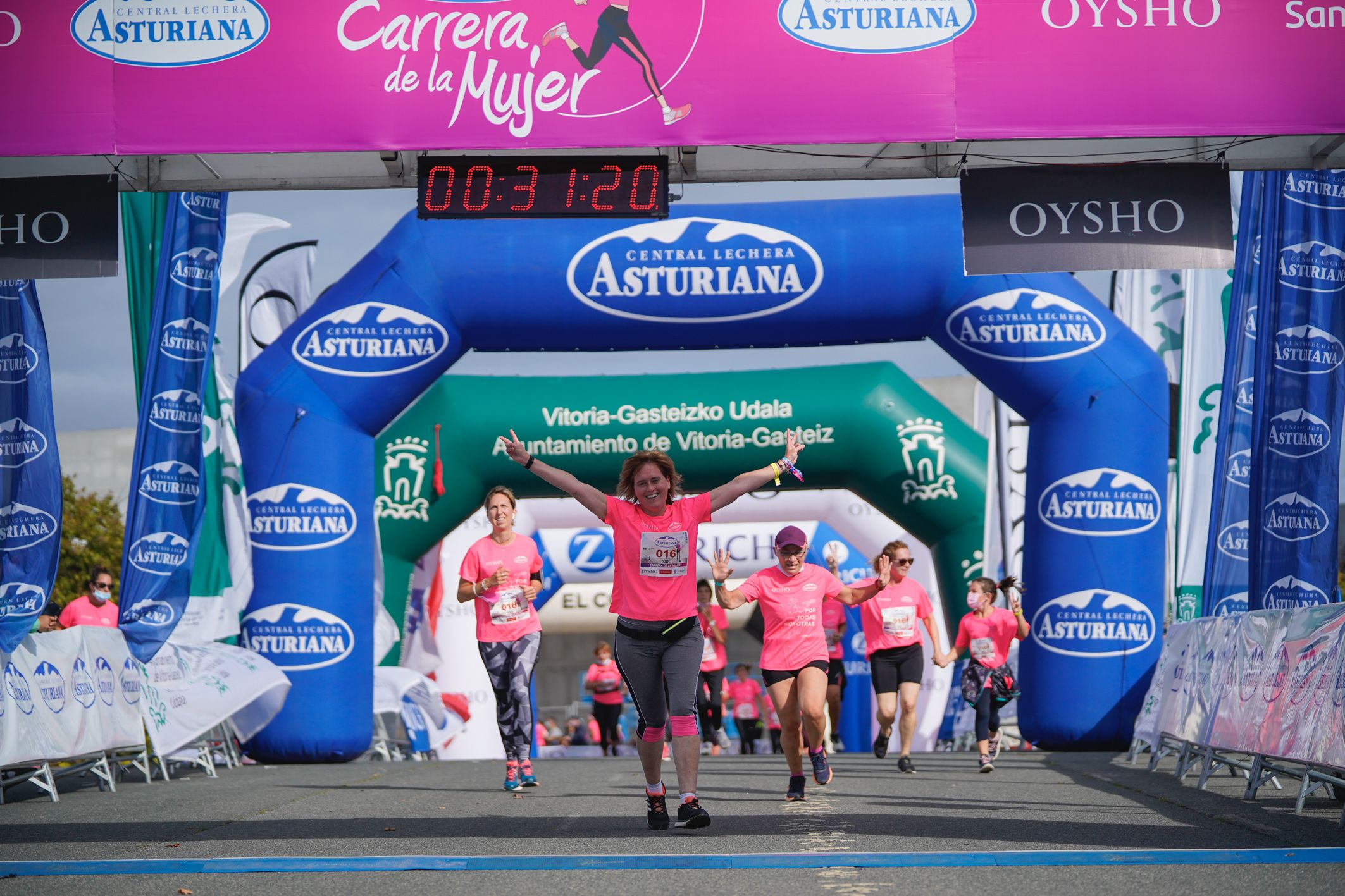 Las mejores fotos de la Carrera de la Mujer de Vitoria-Gasteiz 2021 - LLEGADA 1/2 - 79