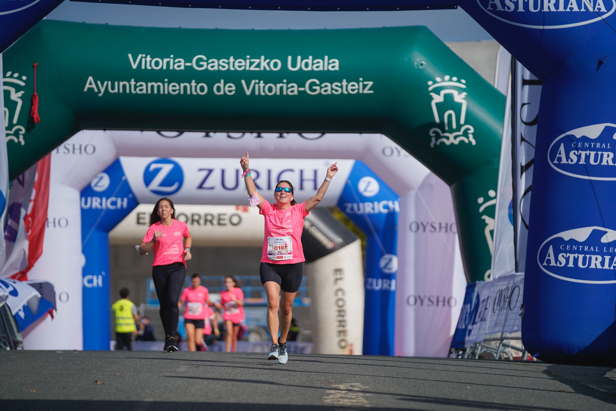 Las mejores fotos de la Carrera de la Mujer de Vitoria-Gasteiz 2021 - LLEGADA 1/2 - 81