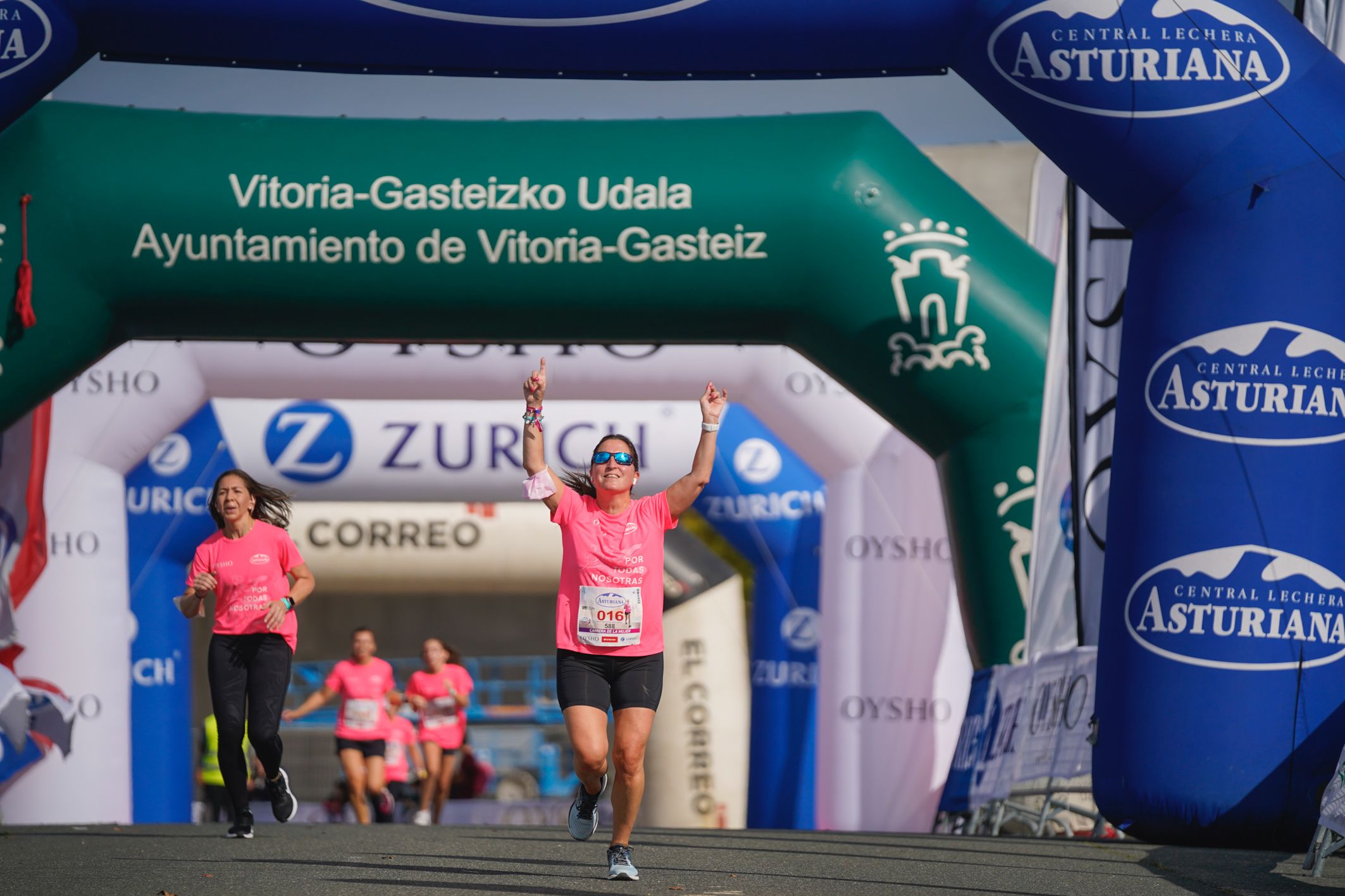 Las mejores fotos de la Carrera de la Mujer de Vitoria-Gasteiz 2021 - LLEGADA 1/2 - 82