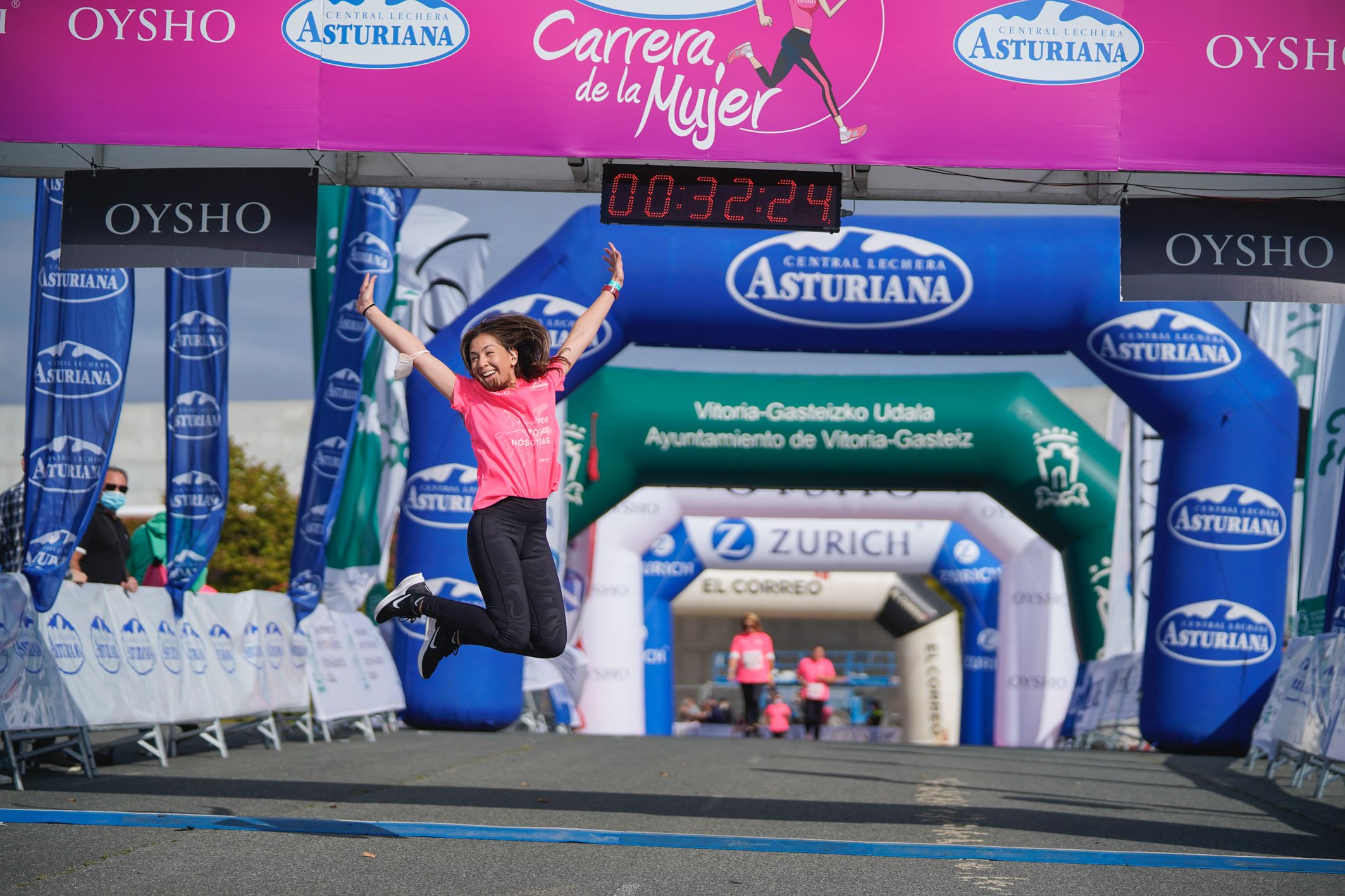 Las mejores fotos de la Carrera de la Mujer de Vitoria-Gasteiz 2021 - LLEGADA 1/2 - 83