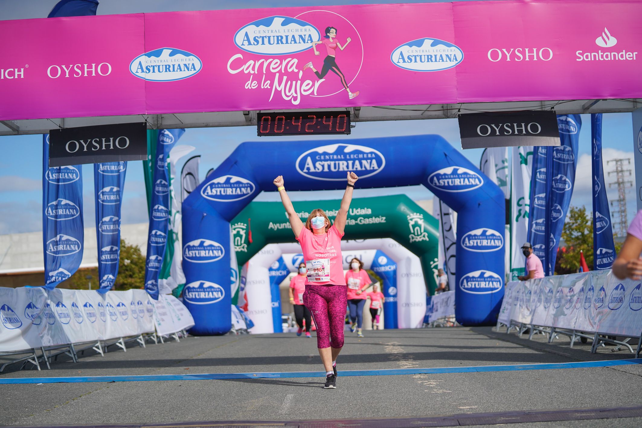 Las mejores fotos de la Carrera de la Mujer de Vitoria-Gasteiz 2021 - LLEGADA 1/2 - 98