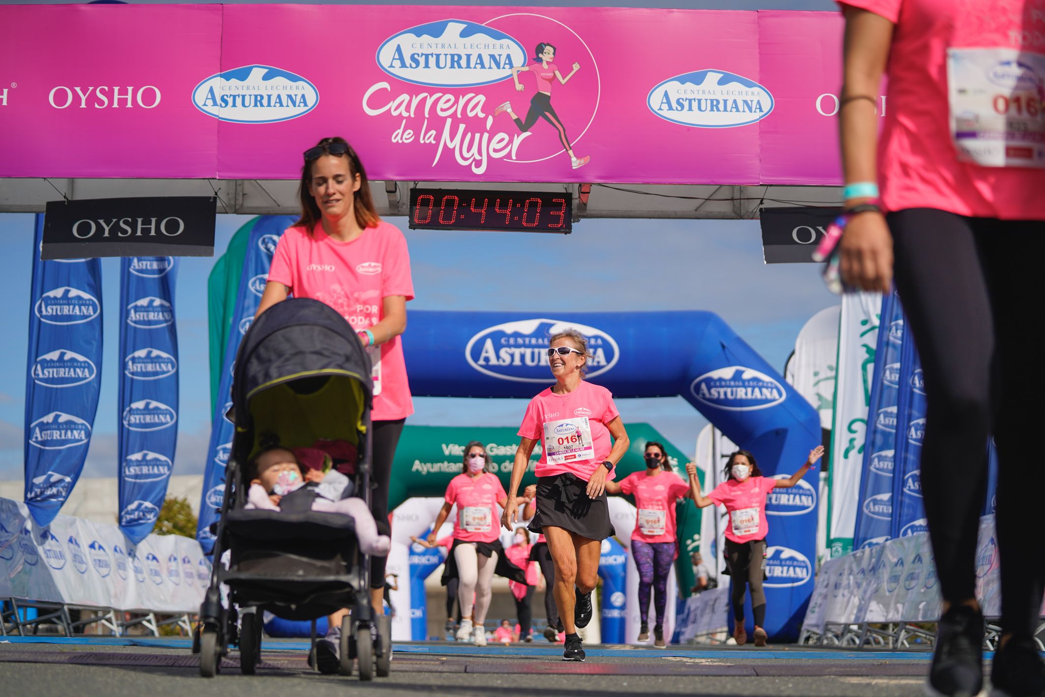 Las mejores fotos de la Carrera de la Mujer de Vitoria-Gasteiz 2021 - LLEGADA 1/2 - 100