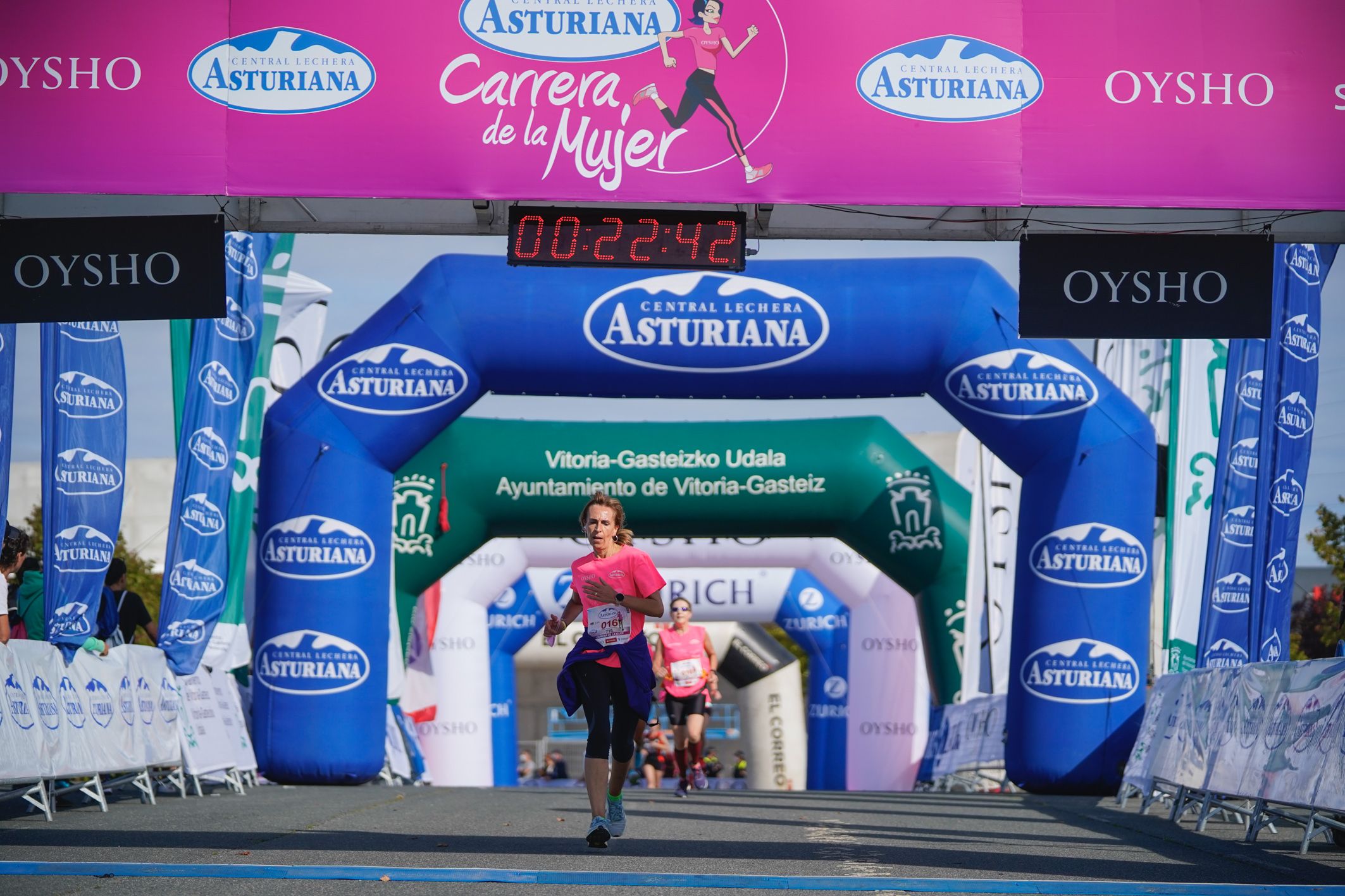 Las mejores fotos de la Carrera de la Mujer de Vitoria-Gasteiz 2021 - LLEGADA 1/2 - 107