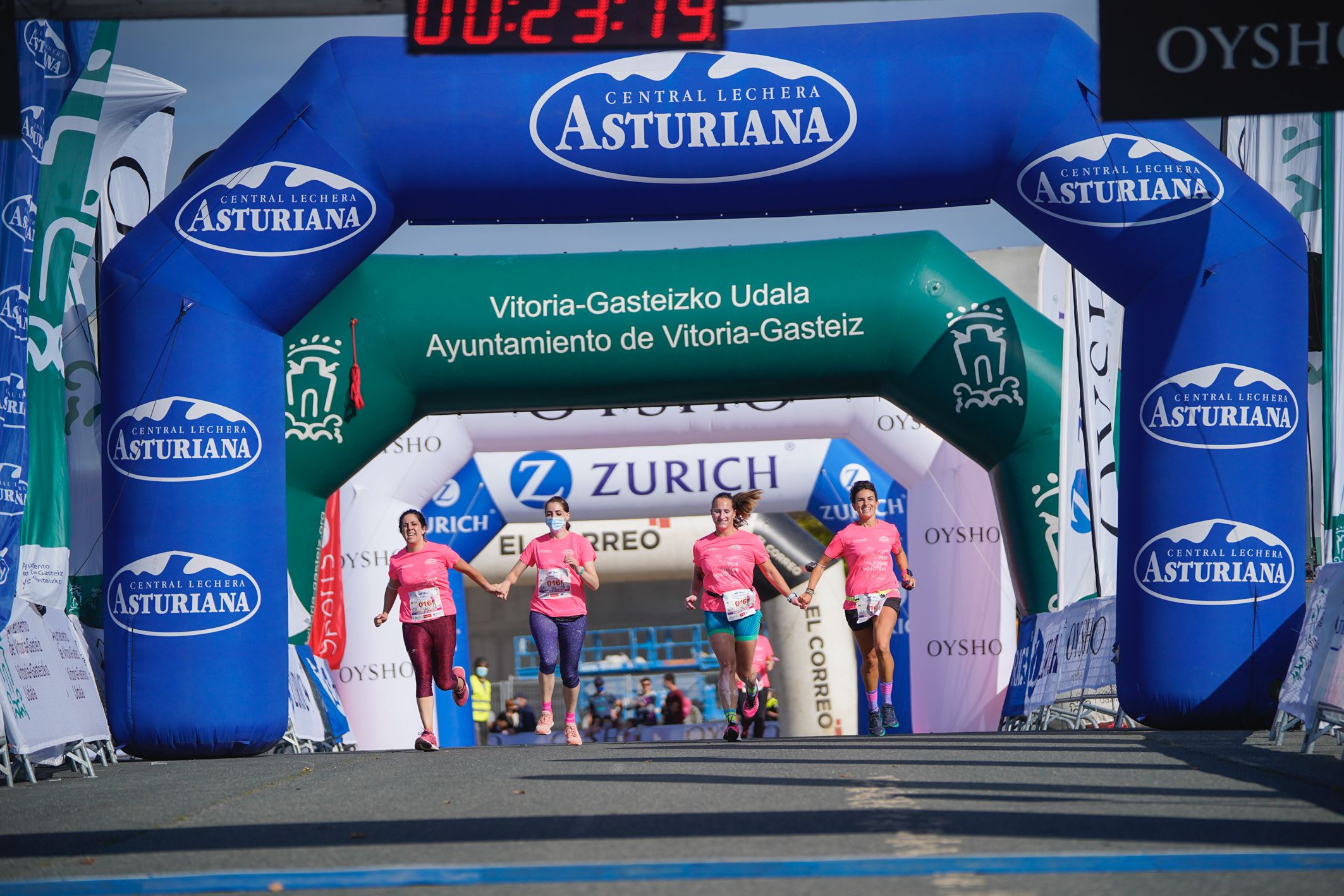 Las mejores fotos de la Carrera de la Mujer de Vitoria-Gasteiz 2021 - LLEGADA 1/2 - 108