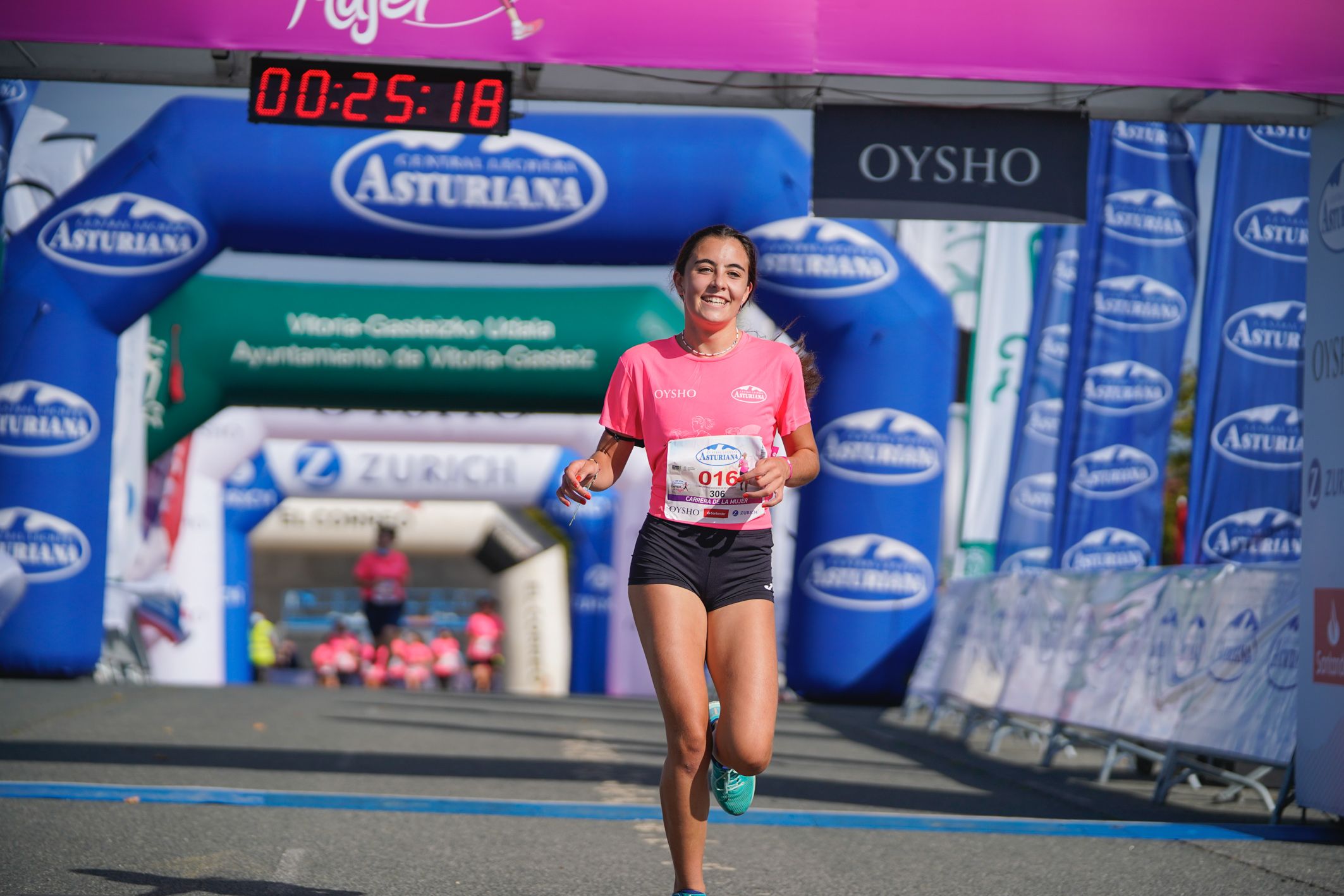 Las mejores fotos de la Carrera de la Mujer de Vitoria-Gasteiz 2021 - LLEGADA 1/2 - 118