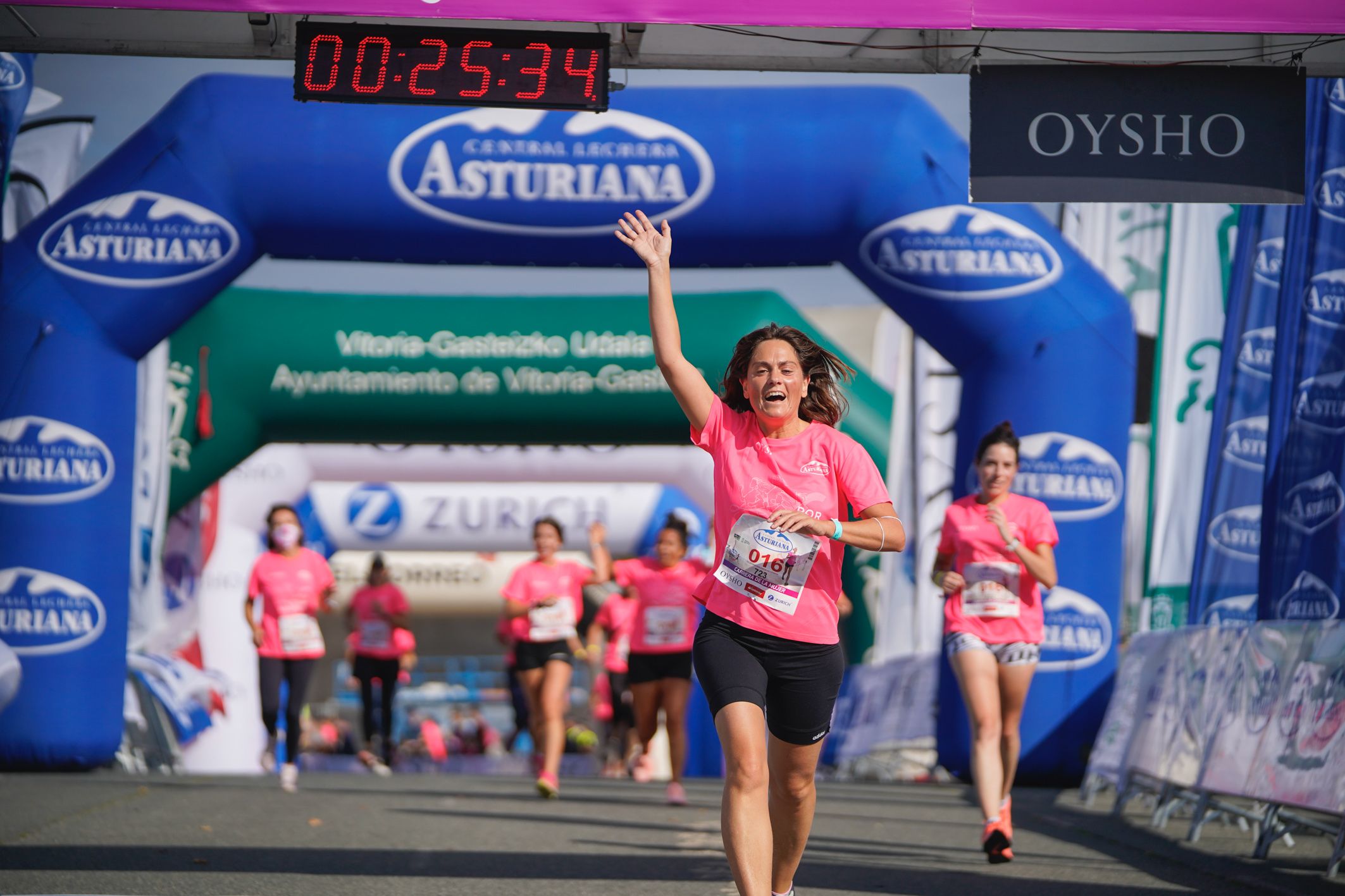 Las mejores fotos de la Carrera de la Mujer de Vitoria-Gasteiz 2021 - LLEGADA 1/2 - 121