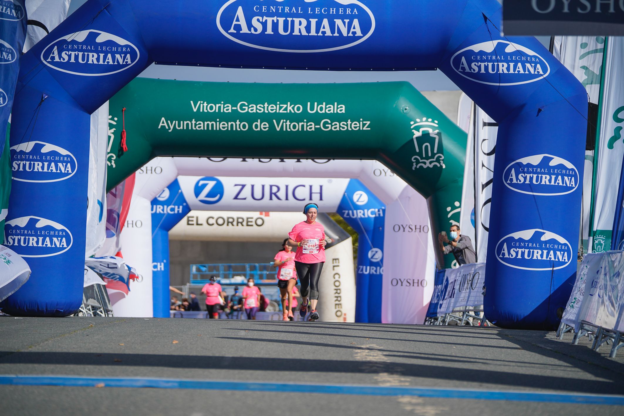 Las mejores fotos de la Carrera de la Mujer de Vitoria-Gasteiz 2021 - LLEGADA 1/2 - 122