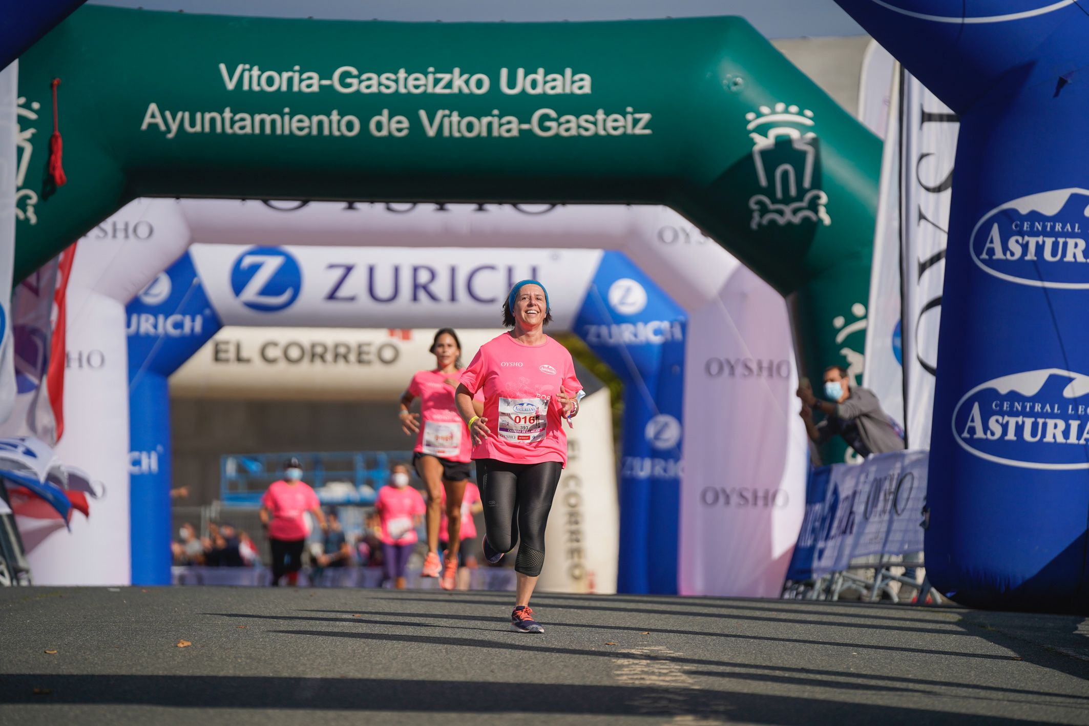 Las mejores fotos de la Carrera de la Mujer de Vitoria-Gasteiz 2021 - LLEGADA 1/2 - 123
