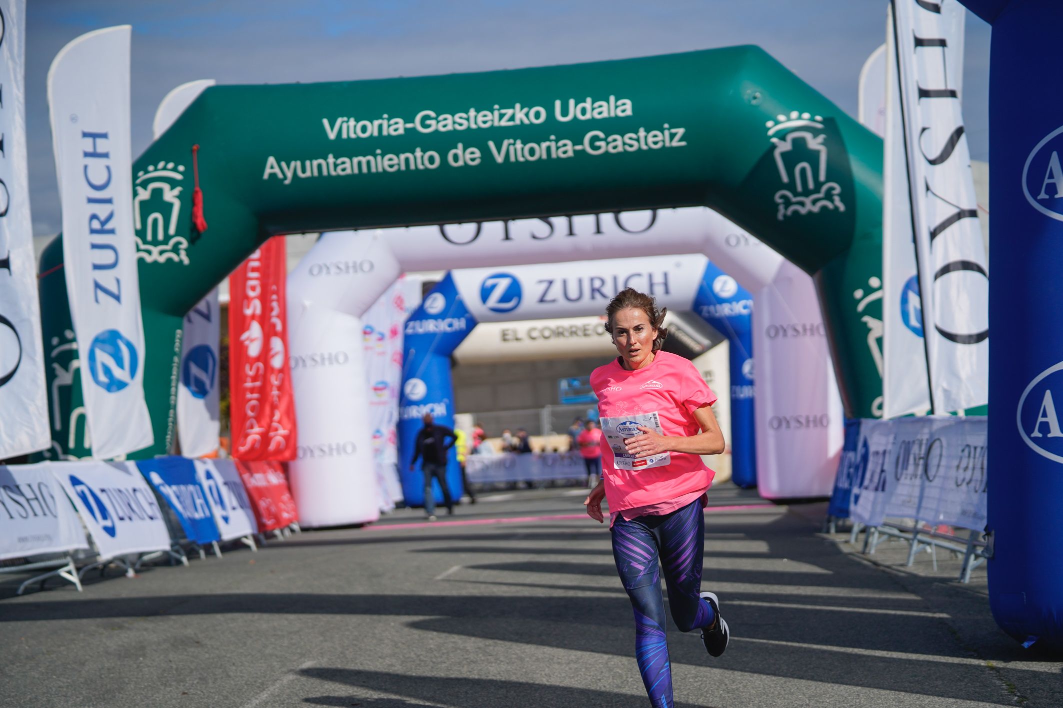 Las mejores fotos de la Carrera de la Mujer de Vitoria-Gasteiz 2021 - LLEGADA 1/2 - 128