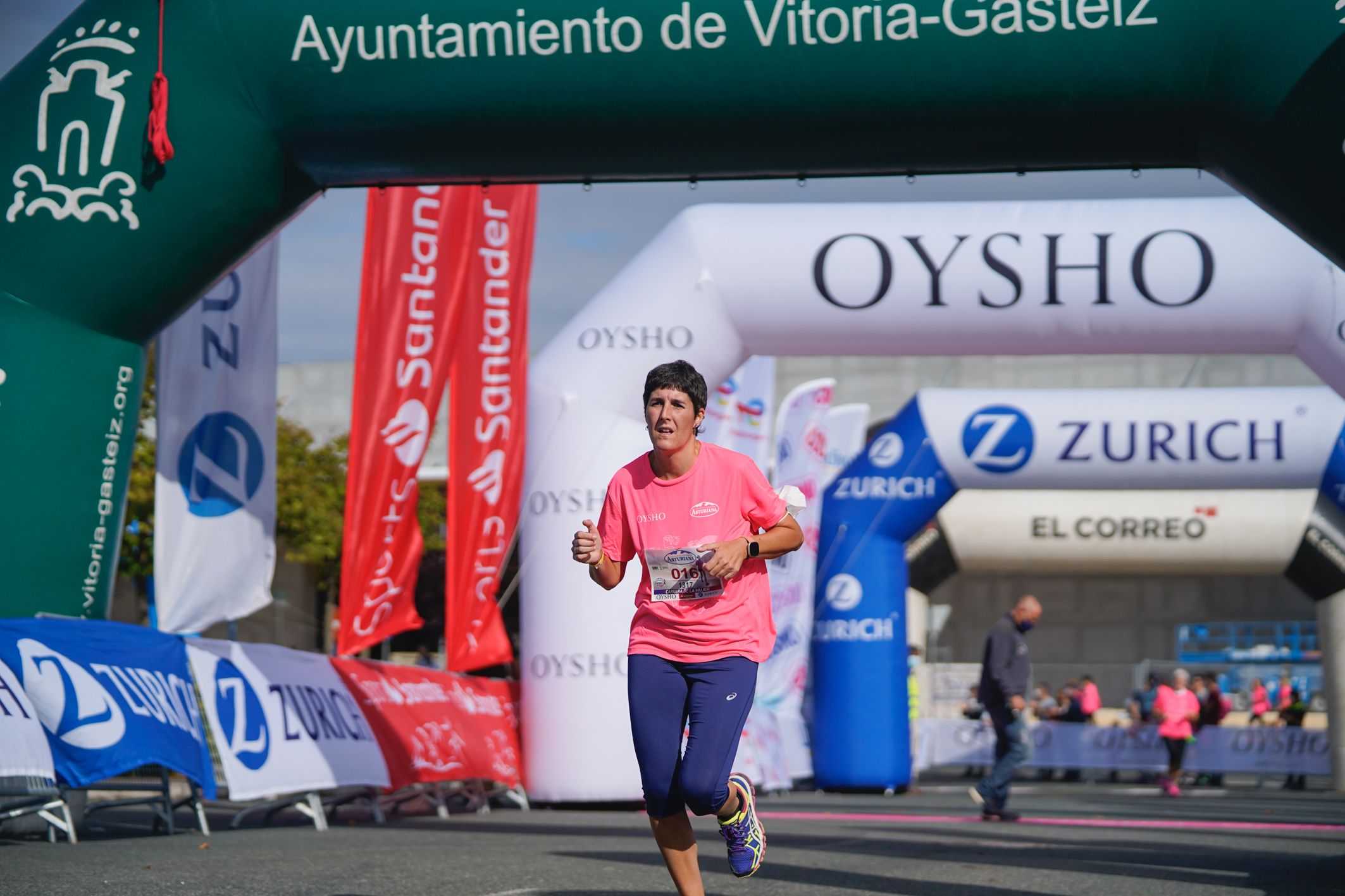 Las mejores fotos de la Carrera de la Mujer de Vitoria-Gasteiz 2021 - LLEGADA 1/2 - 130
