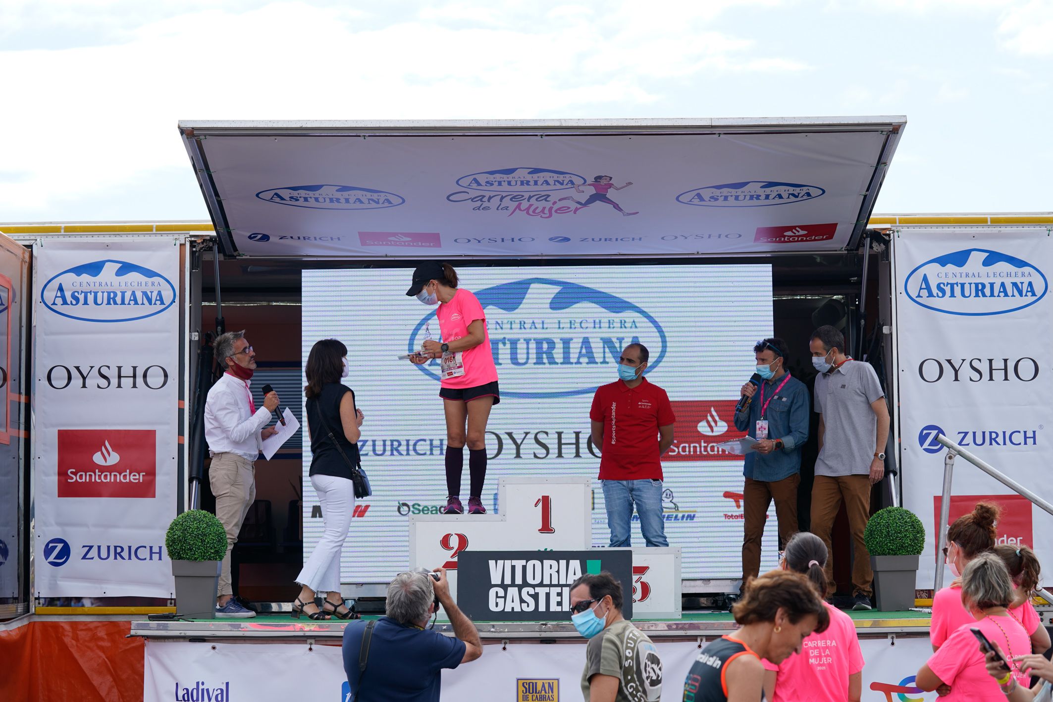 Las mejores fotos de la Carrera de la Mujer de Vitoria-Gasteiz 2021 - ENTREGA DE PREMIOS - 2