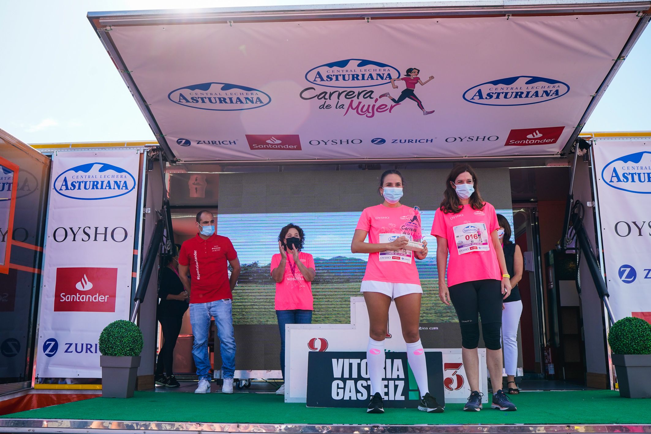 Las mejores fotos de la Carrera de la Mujer de Vitoria-Gasteiz 2021 - ENTREGA DE PREMIOS - 10