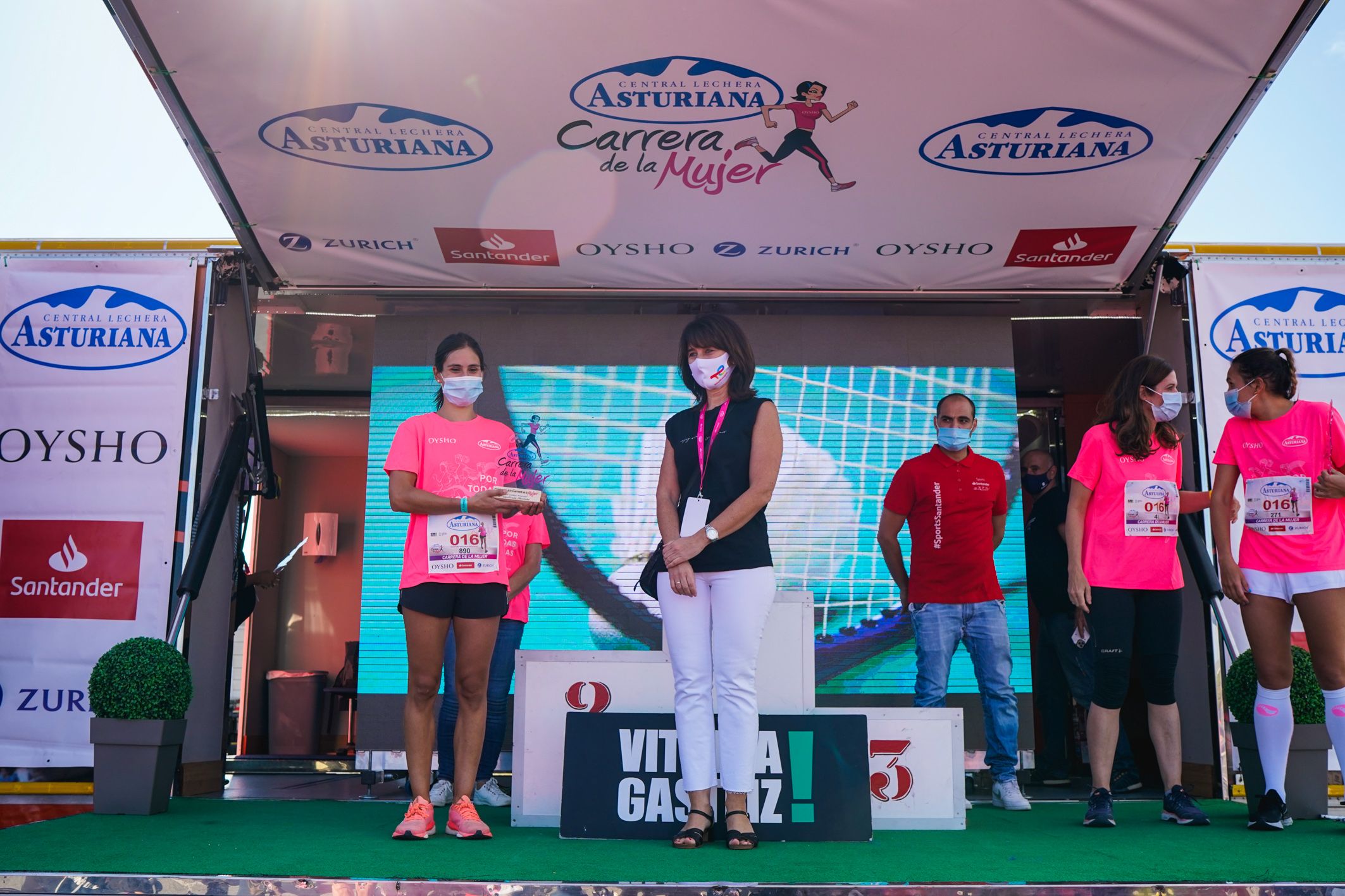 Las mejores fotos de la Carrera de la Mujer de Vitoria-Gasteiz 2021 - ENTREGA DE PREMIOS - 12