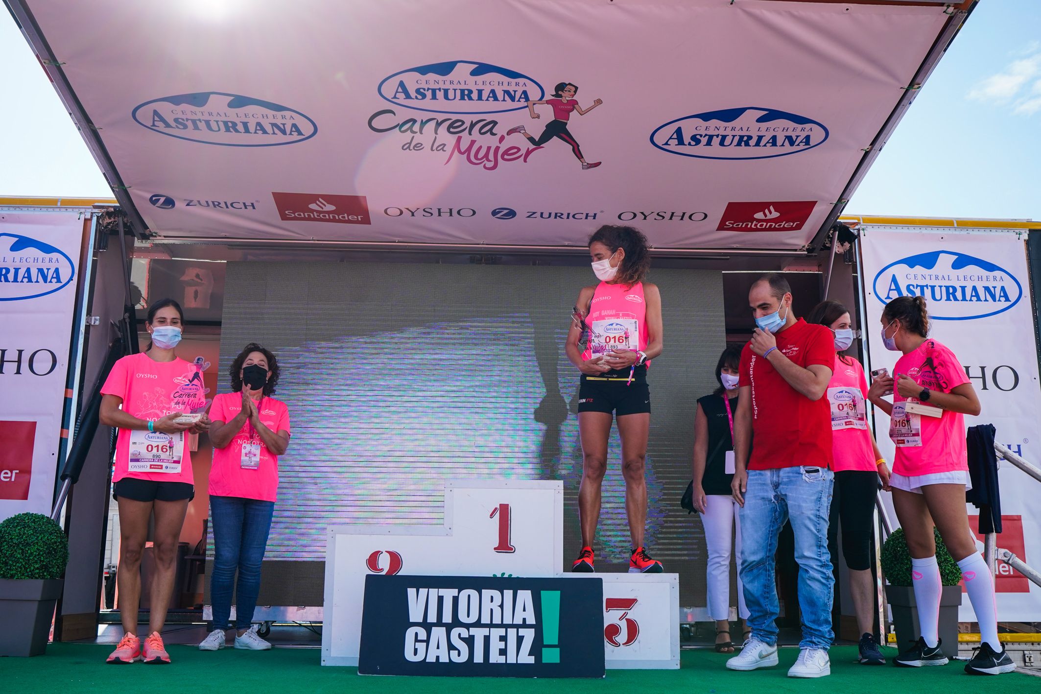 Las mejores fotos de la Carrera de la Mujer de Vitoria-Gasteiz 2021 - ENTREGA DE PREMIOS - 14