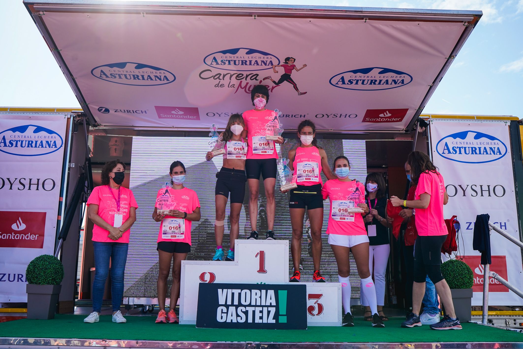 Las mejores fotos de la Carrera de la Mujer de Vitoria-Gasteiz 2021 - ENTREGA DE PREMIOS - 25