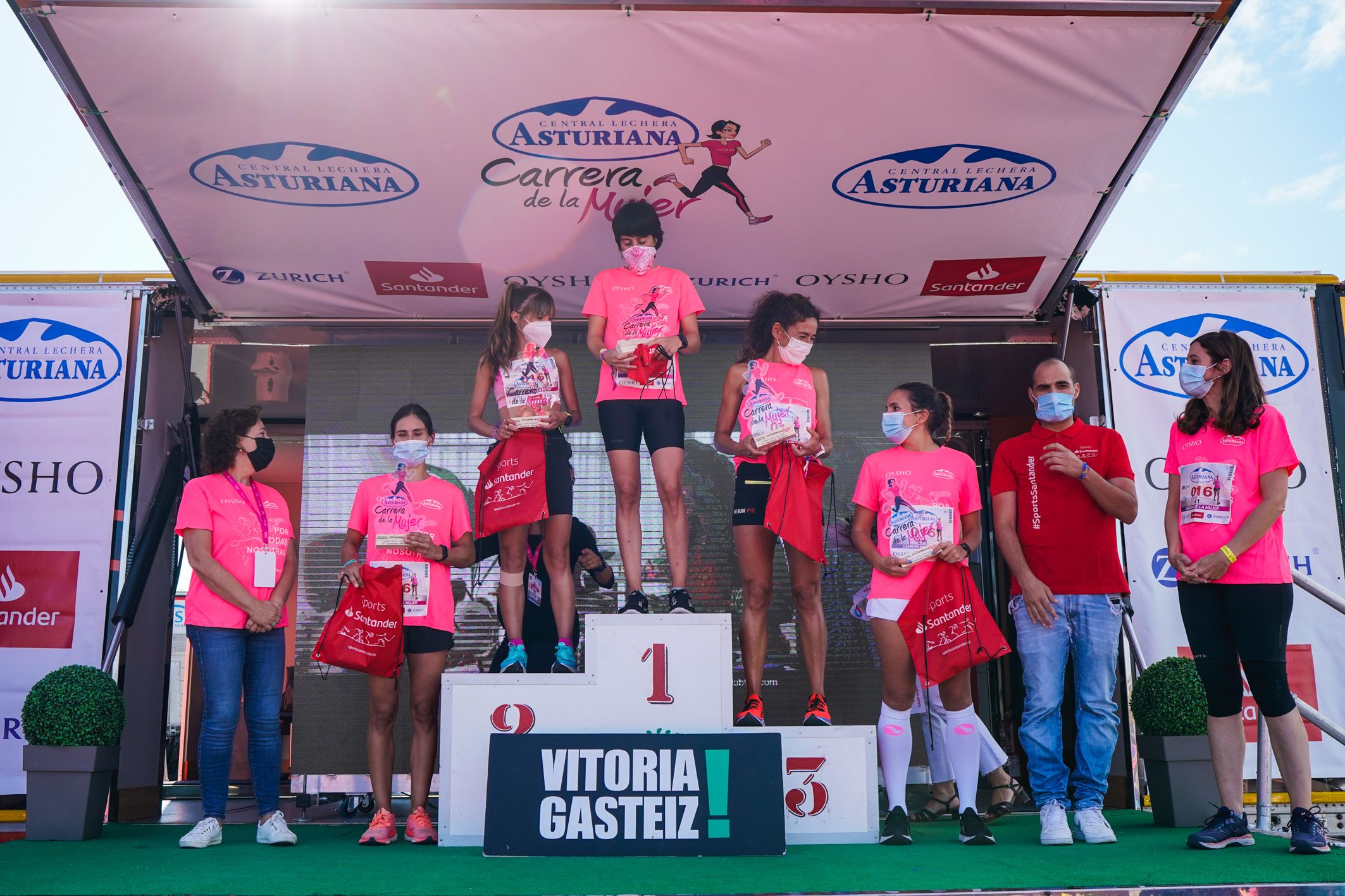 Las mejores fotos de la Carrera de la Mujer de Vitoria-Gasteiz 2021 - ENTREGA DE PREMIOS - 27