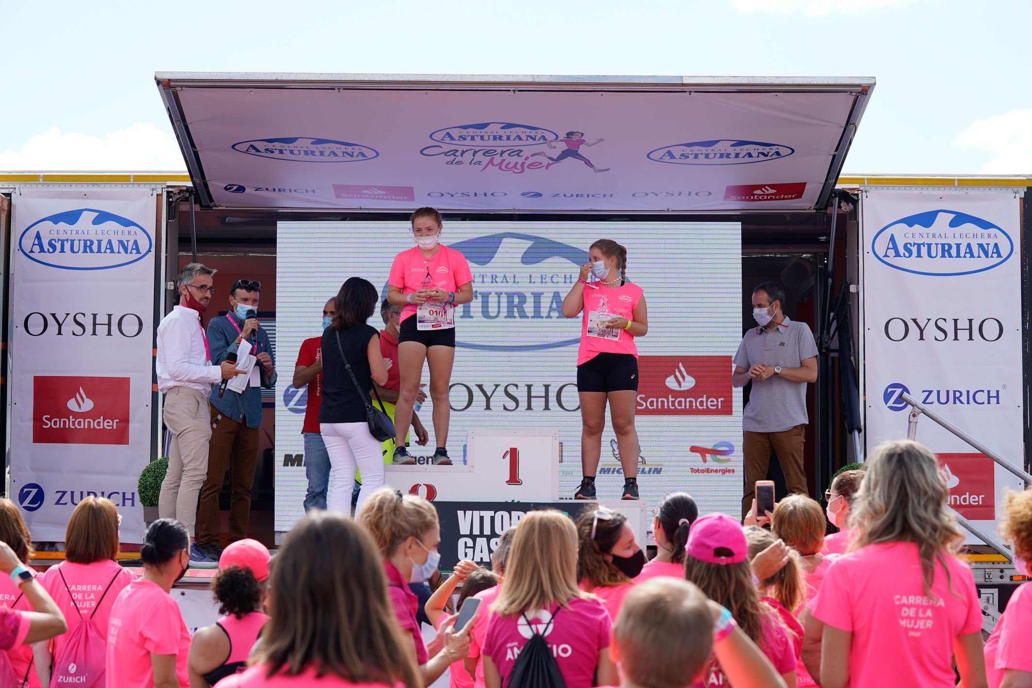 Las mejores fotos de la Carrera de la Mujer de Vitoria-Gasteiz 2021 - ENTREGA DE PREMIOS - 44