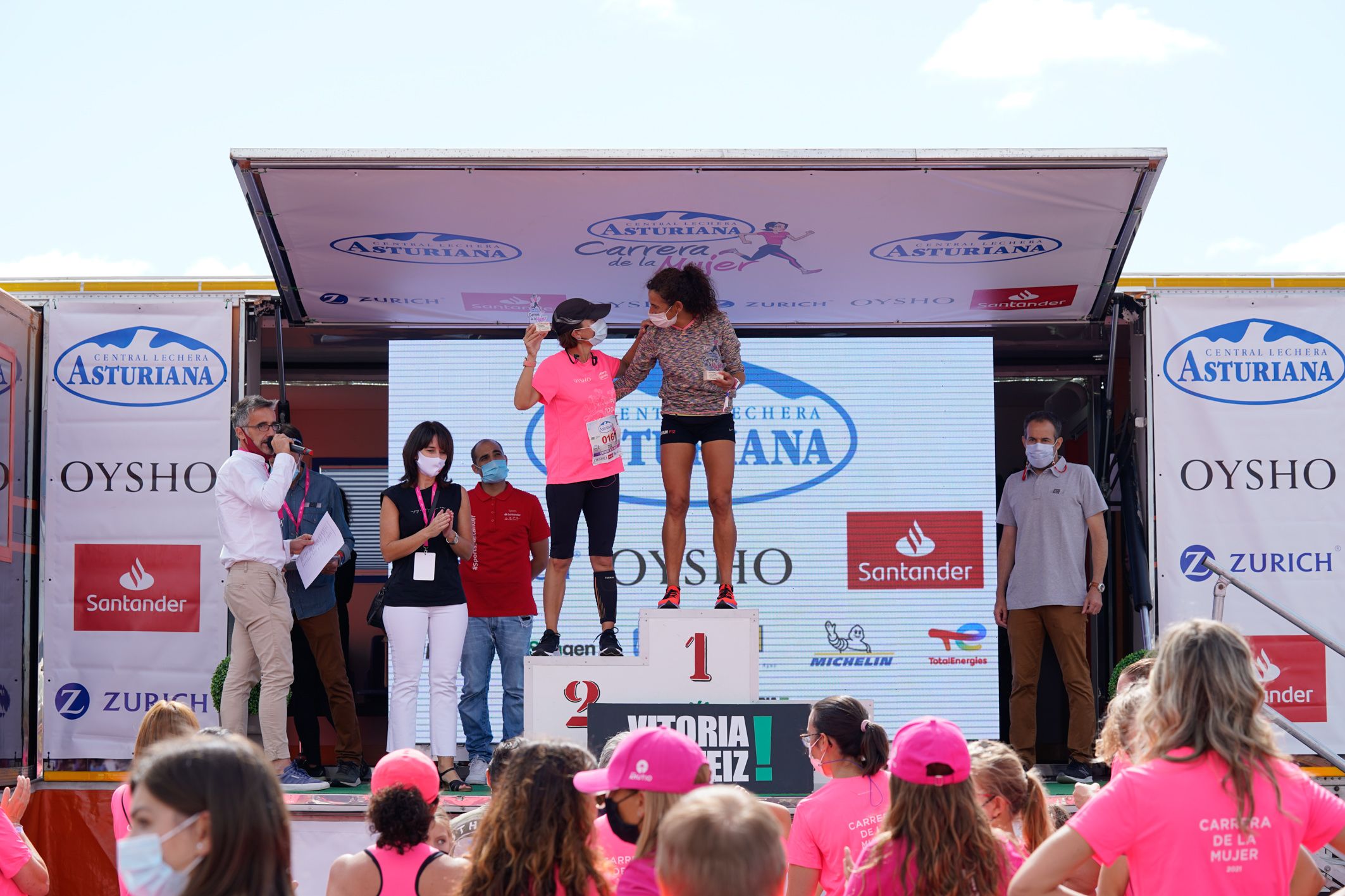Las mejores fotos de la Carrera de la Mujer de Vitoria-Gasteiz 2021 - ENTREGA DE PREMIOS - 52
