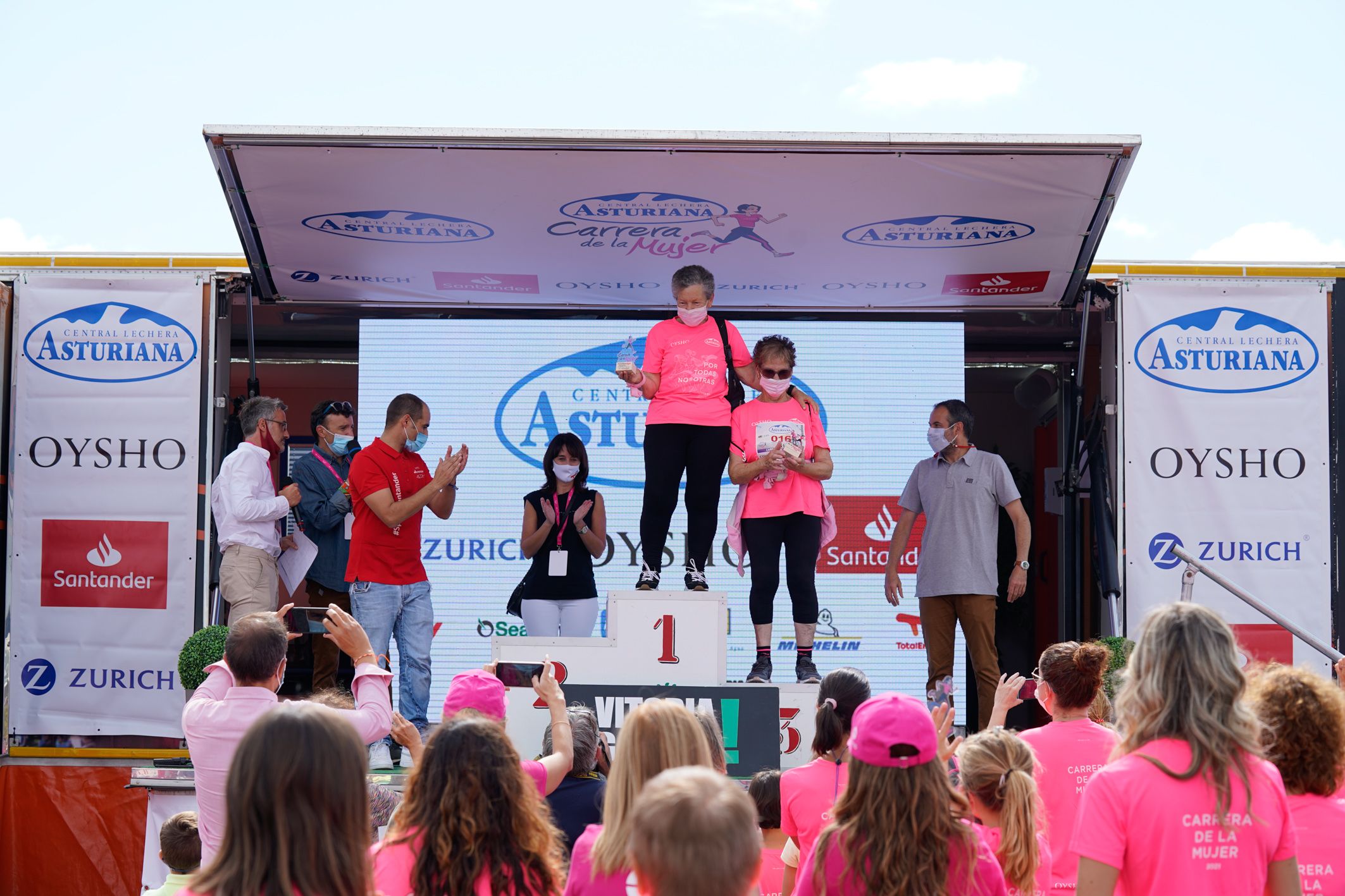 Las mejores fotos de la Carrera de la Mujer de Vitoria-Gasteiz 2021 - ENTREGA DE PREMIOS - 56