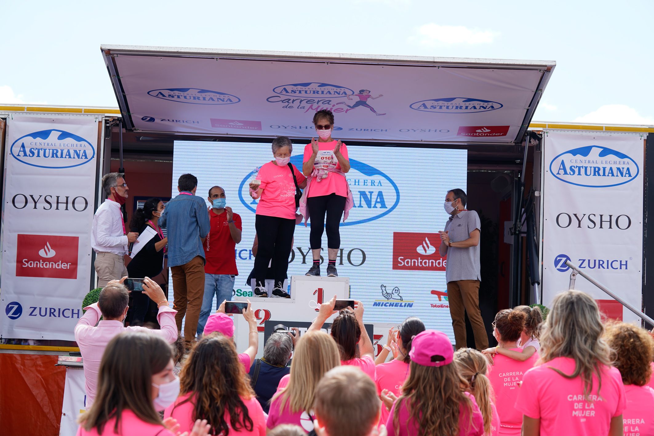 Las mejores fotos de la Carrera de la Mujer de Vitoria-Gasteiz 2021 - ENTREGA DE PREMIOS - 57