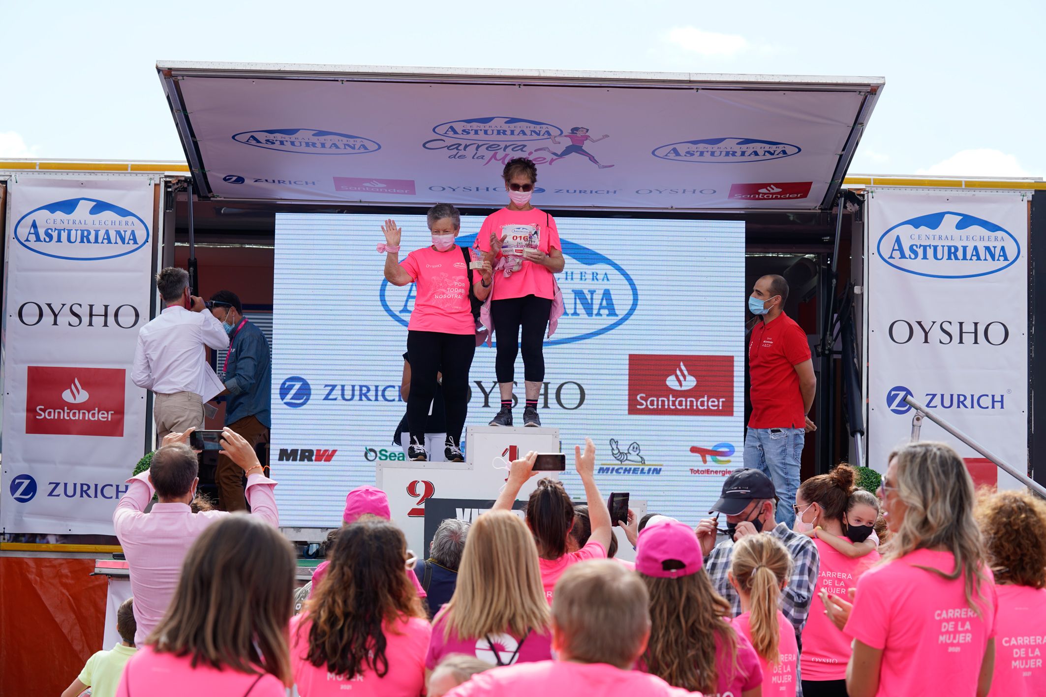 Las mejores fotos de la Carrera de la Mujer de Vitoria-Gasteiz 2021 - ENTREGA DE PREMIOS - 58