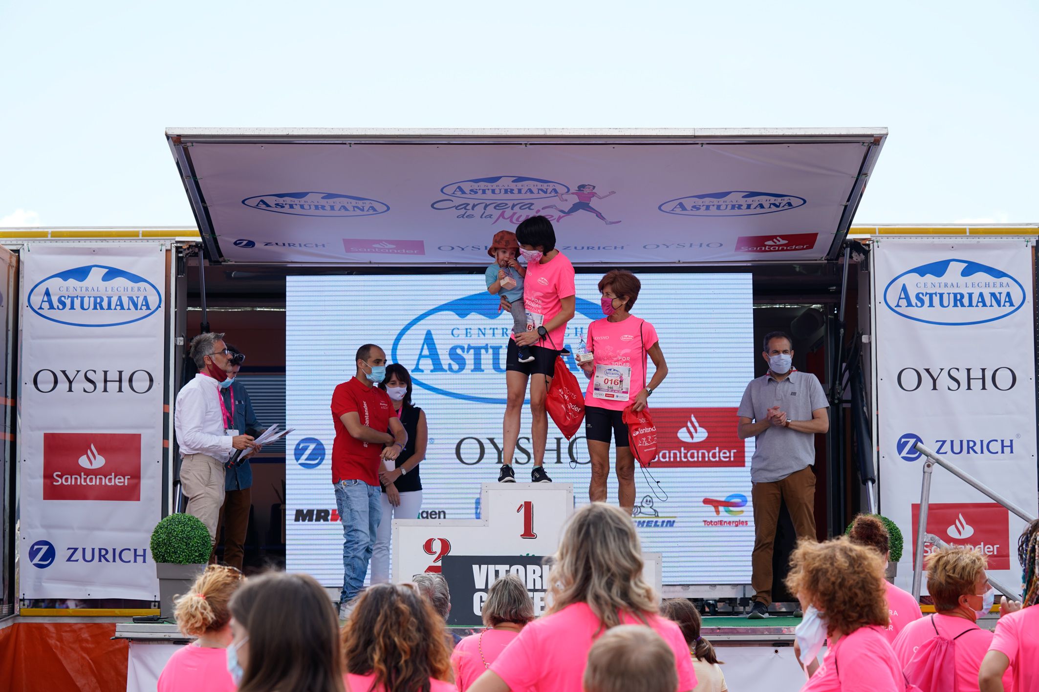 Las mejores fotos de la Carrera de la Mujer de Vitoria-Gasteiz 2021 - ENTREGA DE PREMIOS - 60