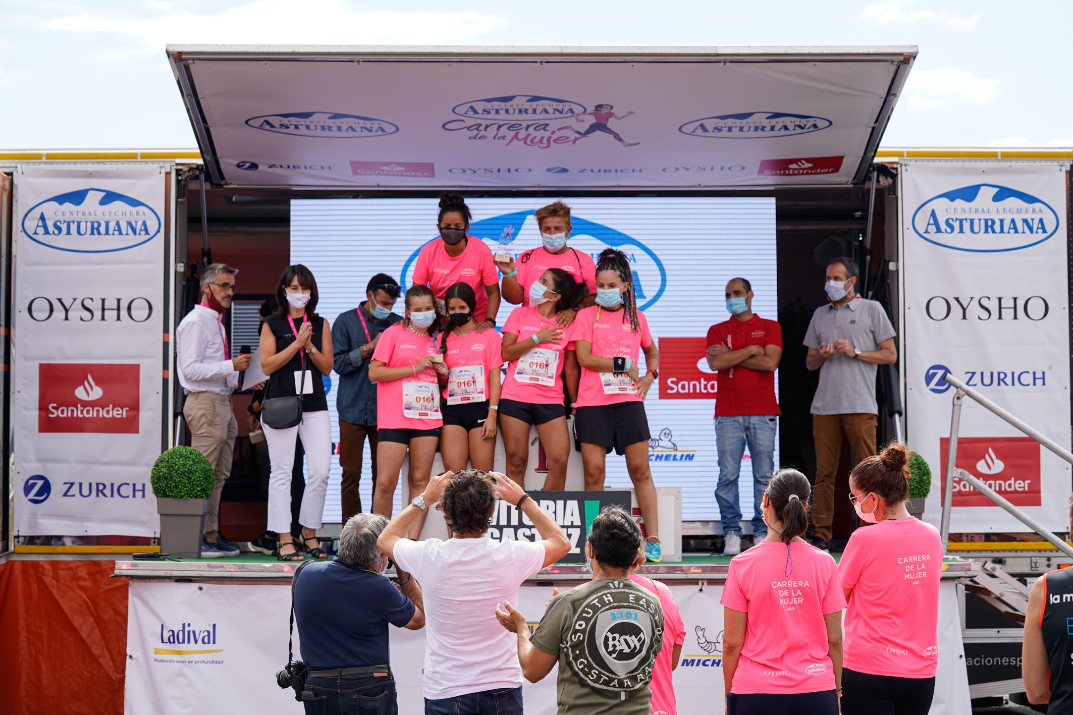 Las mejores fotos de la Carrera de la Mujer de Vitoria-Gasteiz 2021 - ENTREGA DE PREMIOS - 67