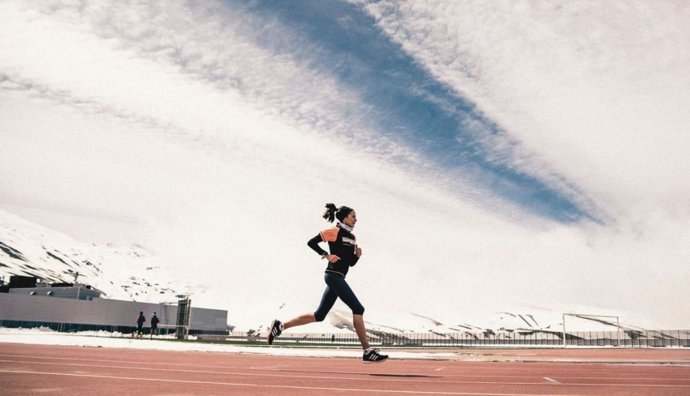 Ana Lozano entrenando en la pista del CAR de Sierra Nevada en 2017. SPORTMEDIA. Ana Lozano entrenando en la pista del CAR de Sierra Nevada en 2017. SPORTMEDIA.