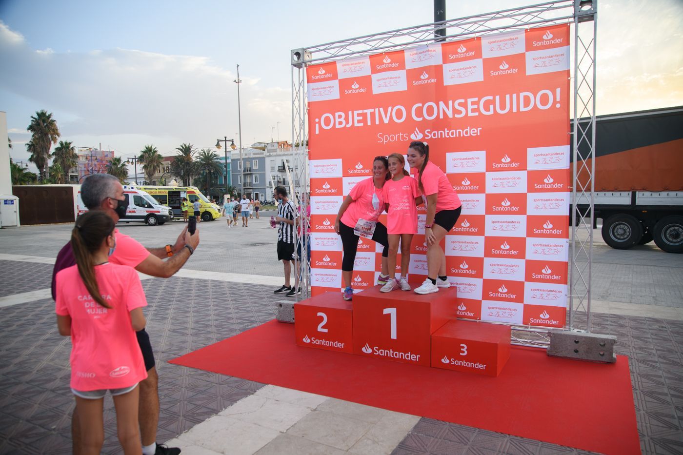 Consigue tu dorsal para la Carrera de la Mujer de la mano del Banco Santander